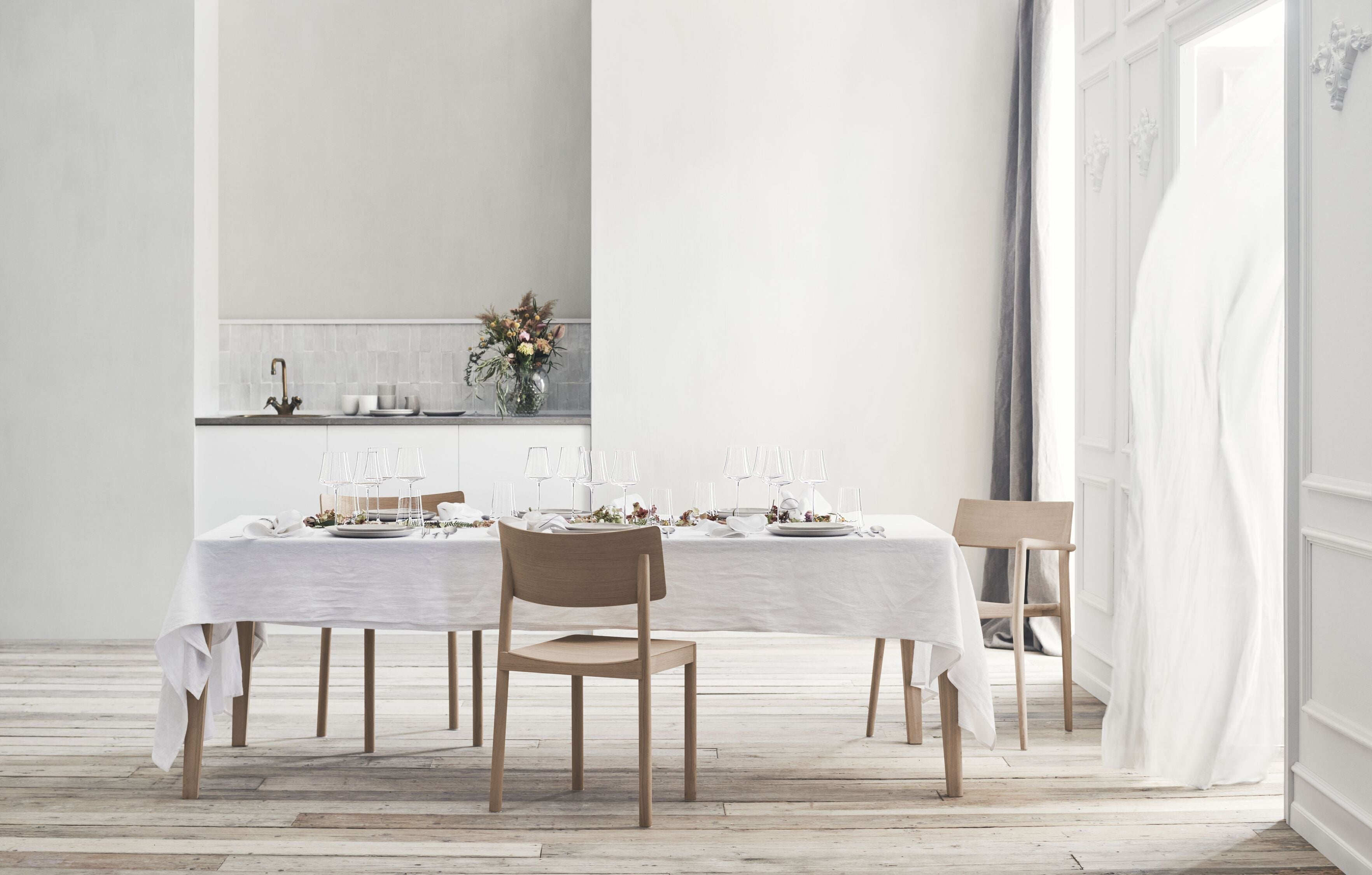 Stôl GRACEFUL tmavé dubové drevo