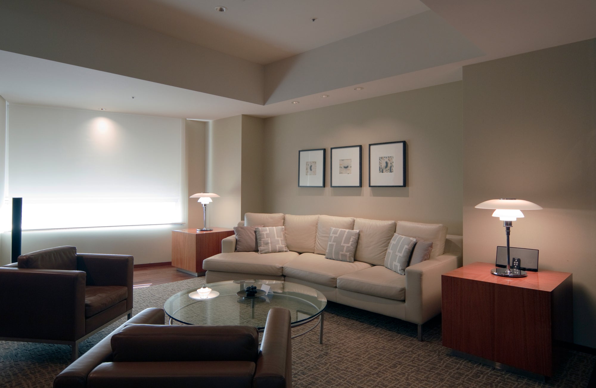 Stolná lampa PH 4½-3½ biela s chrómovým podstavcom