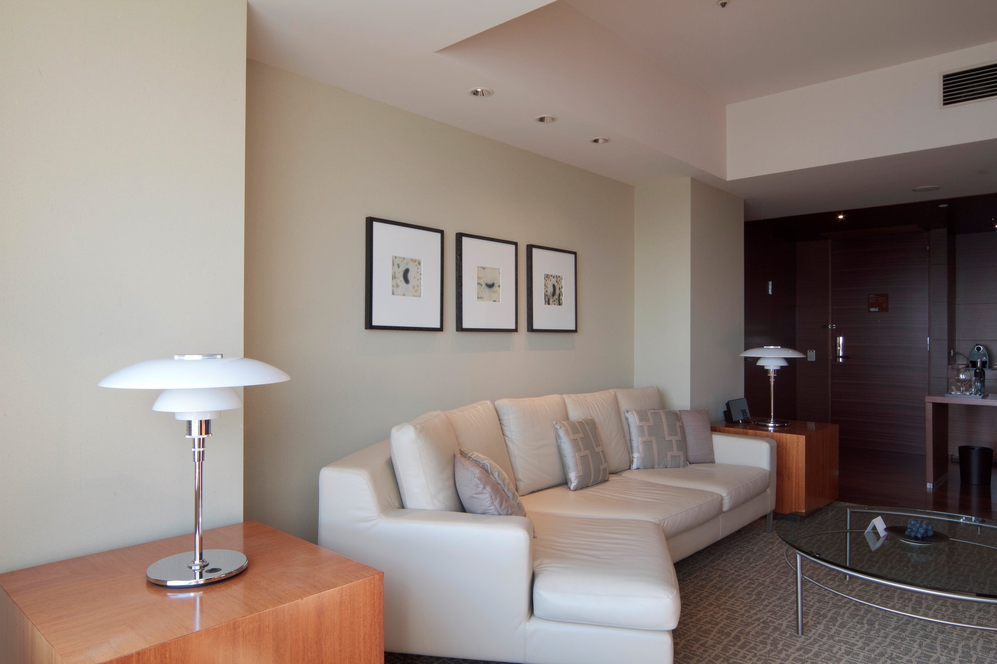 Stolná lampa PH 4½-3½ biela s chrómovým podstavcom