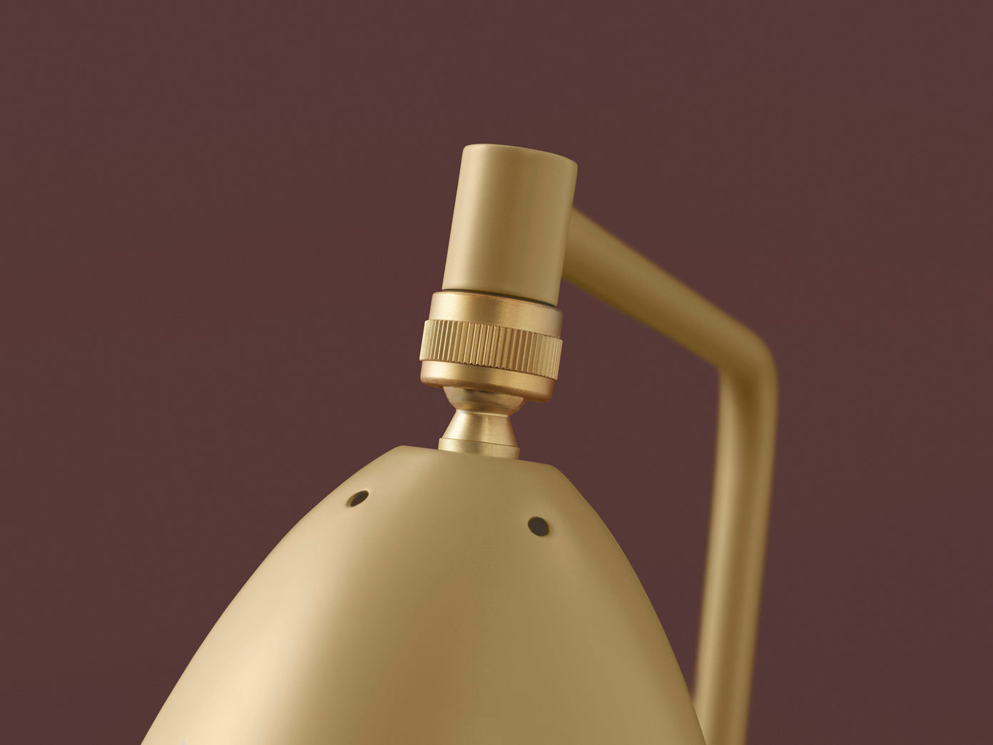 Čierna lesklá trojnohá lampa na čítanie GRÄSHOPPA