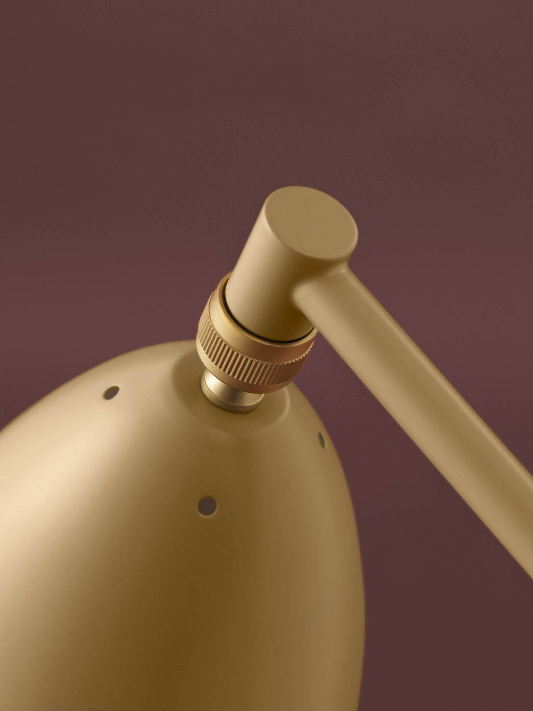 Čierna lesklá trojnohá lampa na čítanie GRÄSHOPPA