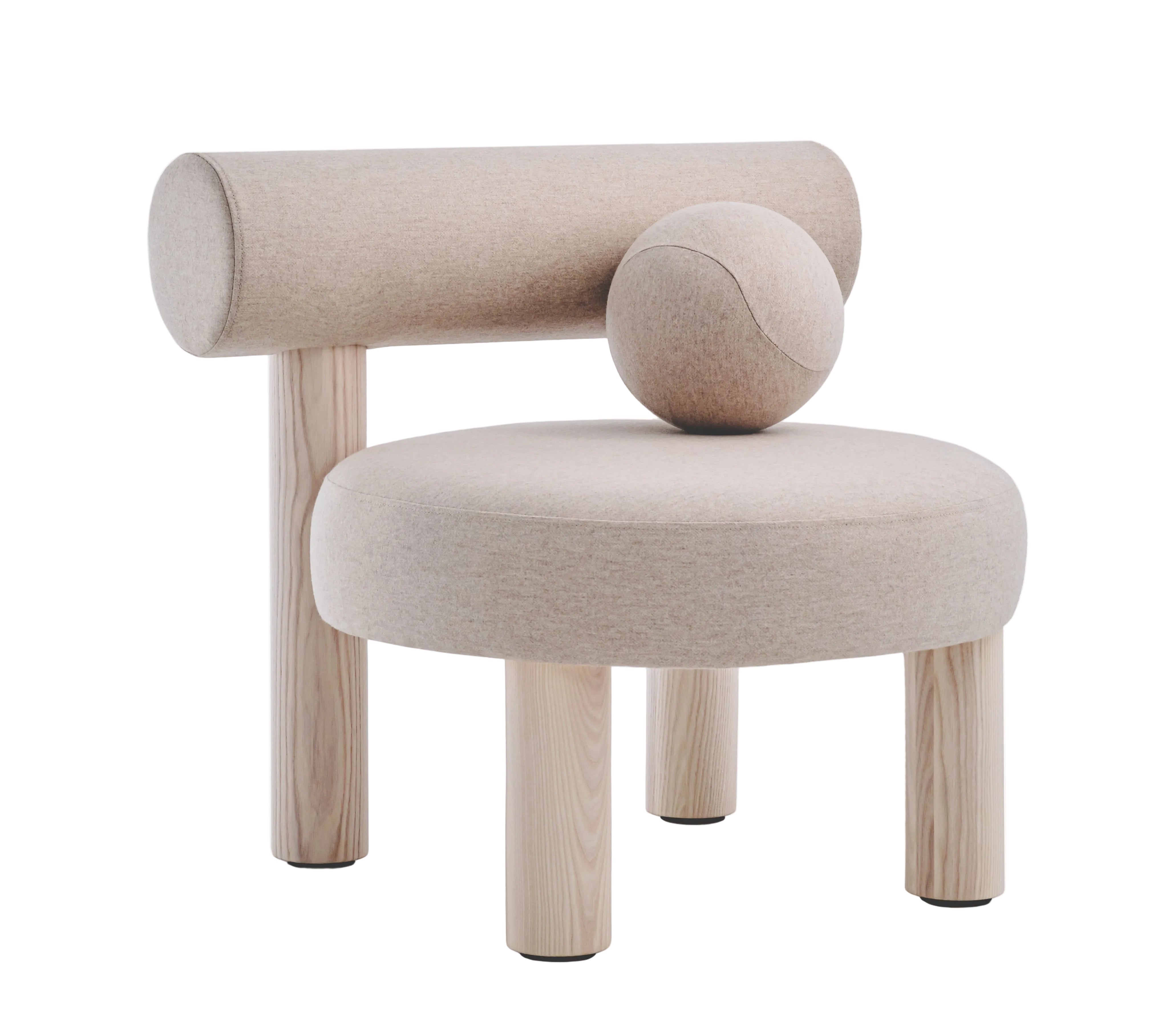 Fotel GROPIUS CS2 čalúnený s drevenou základňou