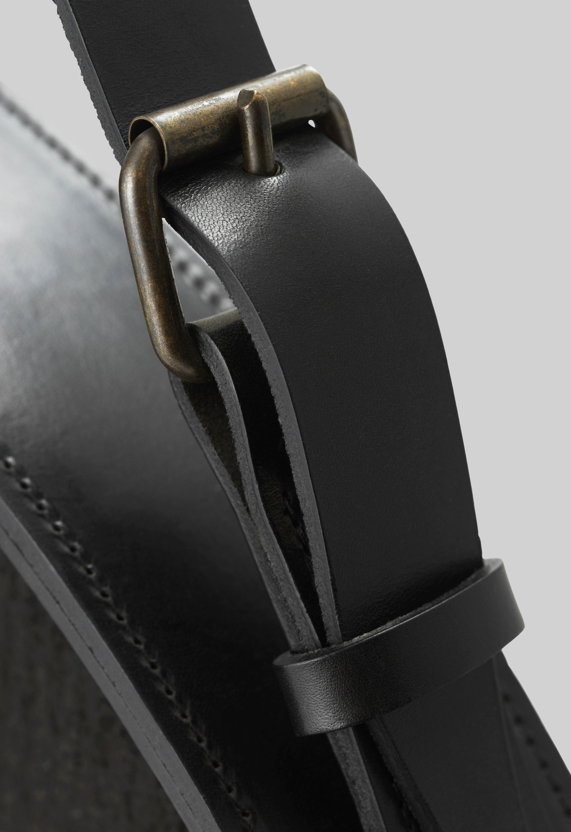 Kruhový luster ADNET čierna koža