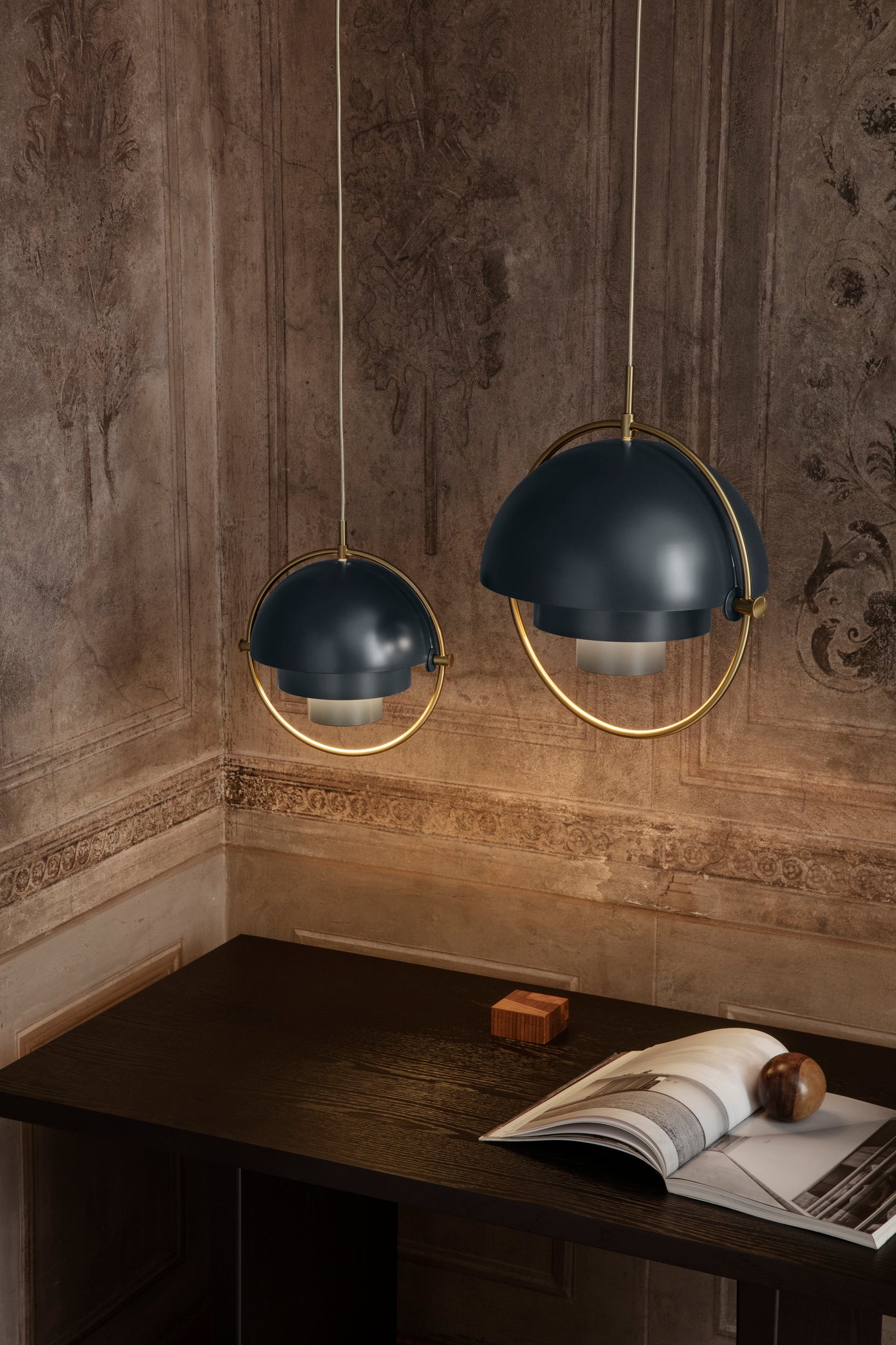 Závesná lampa MULTI-LITE morská s mosadzným povrchom