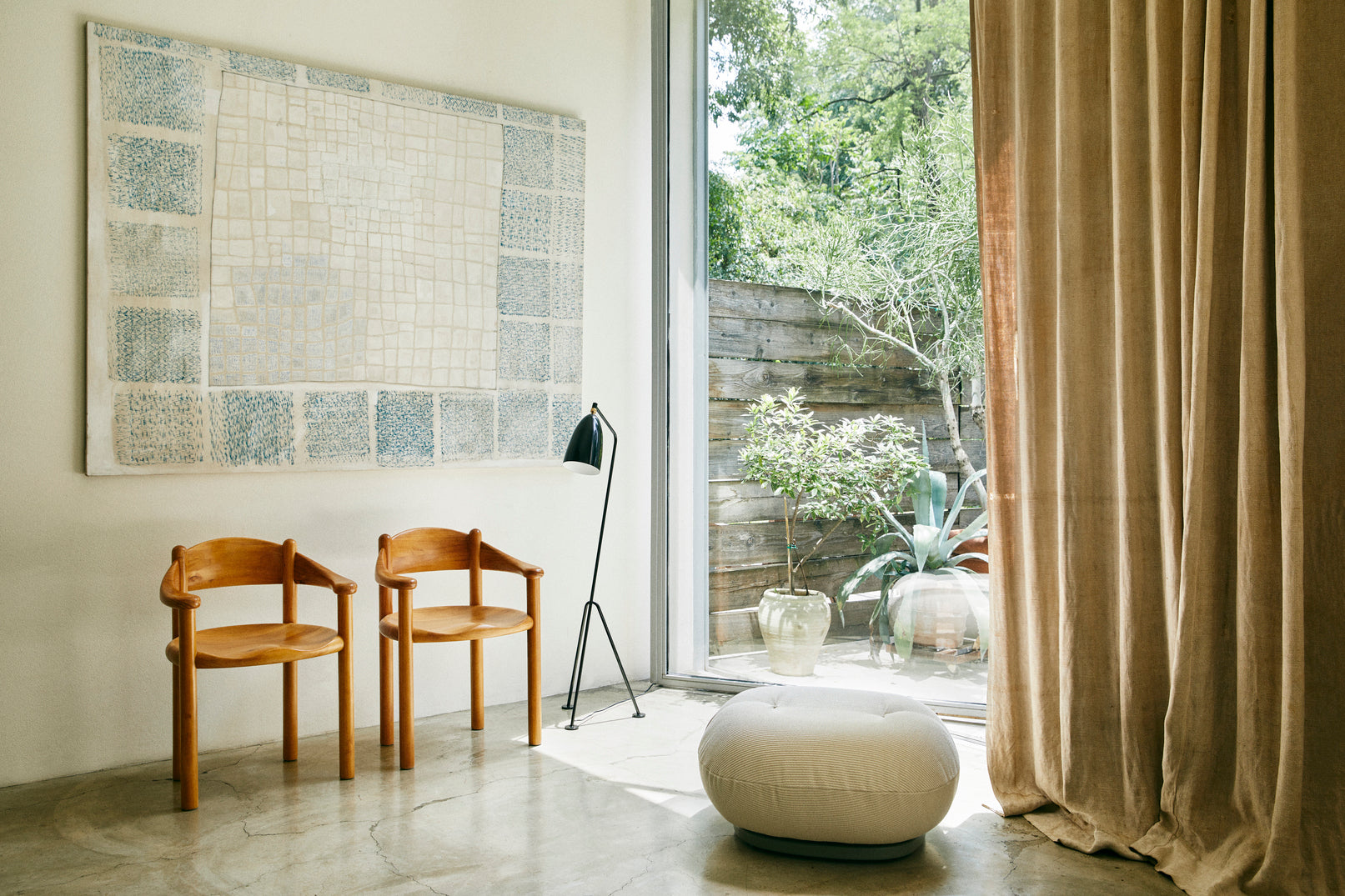 Kreslo s podrúčkami DAUMILLER z borovicového dreva