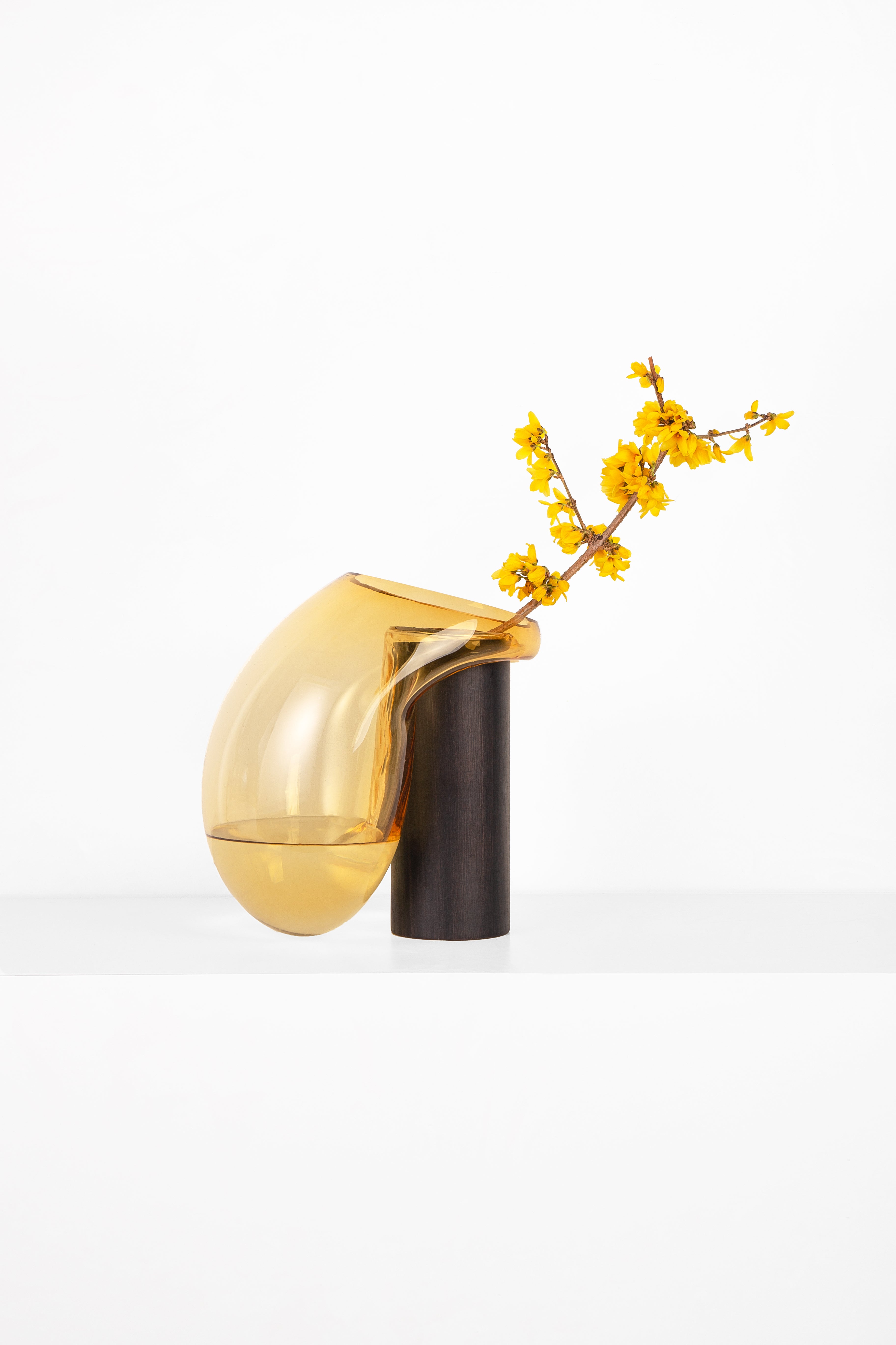 GUTTA BOON amber vase with black