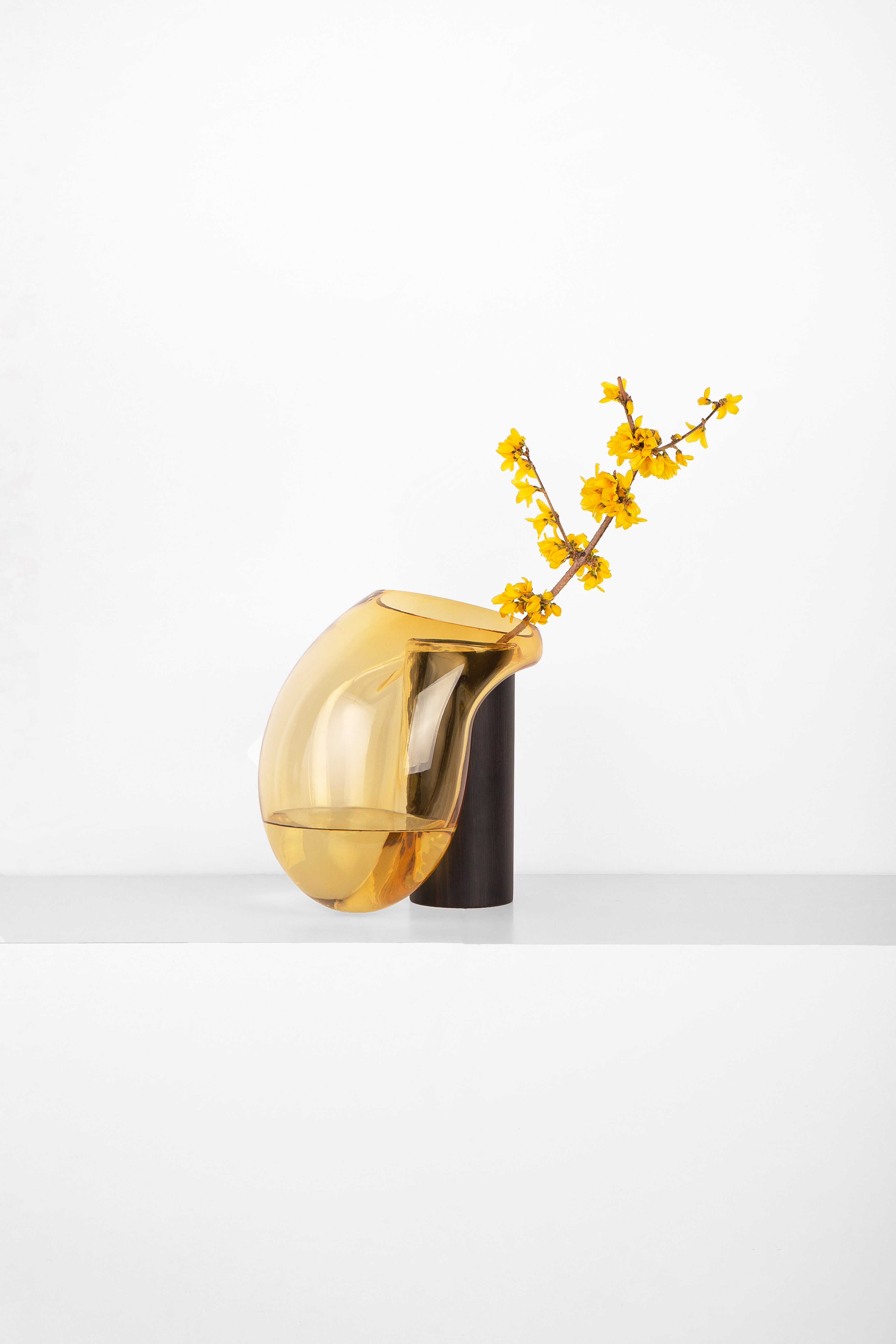 GUTTA BOON amber vase with black