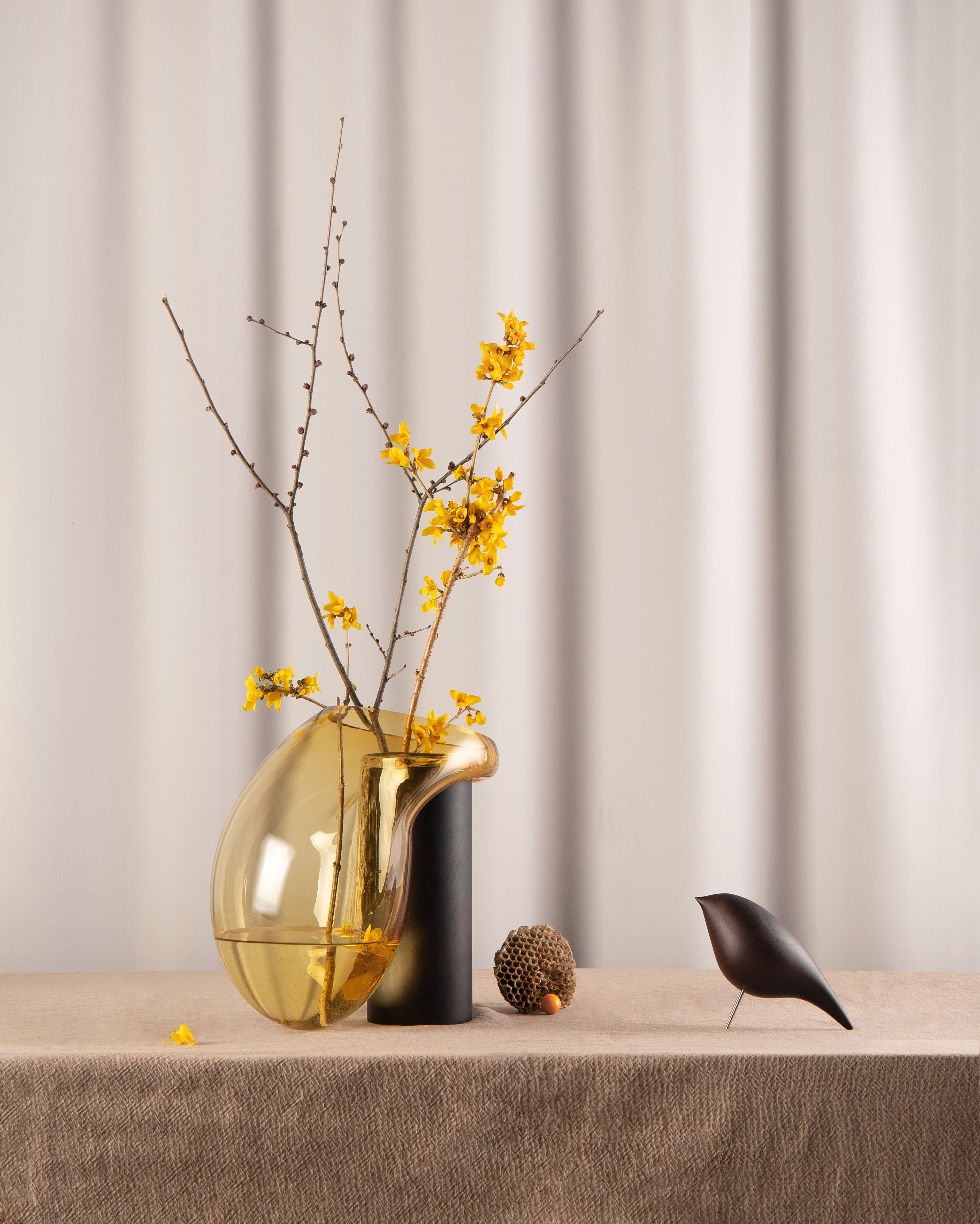 GUTTA BOON amber vase with black