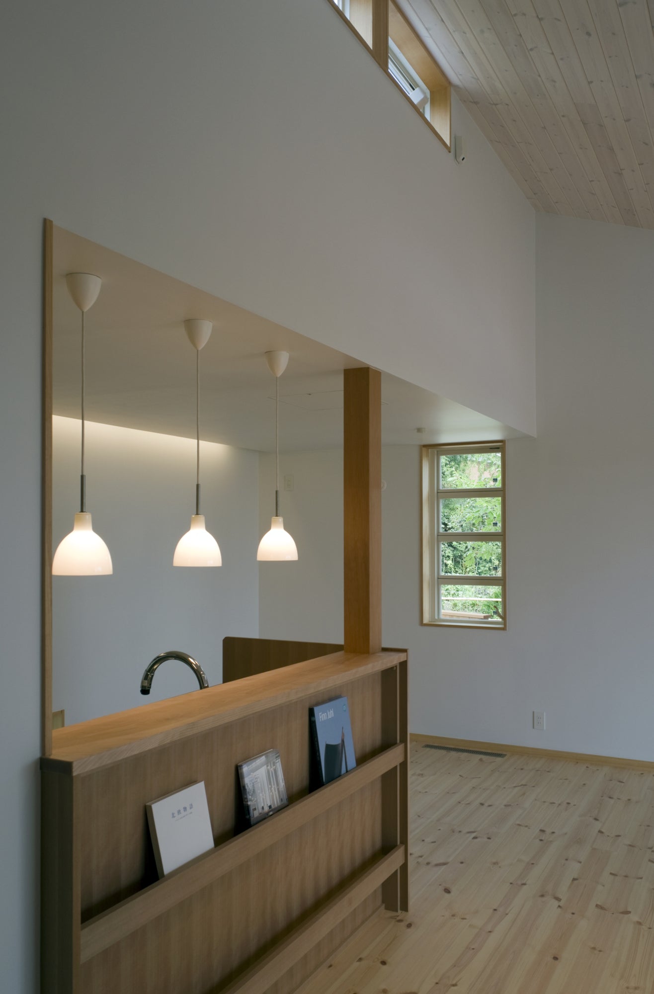 Závesná lampa TOLDBOD GLASS biela