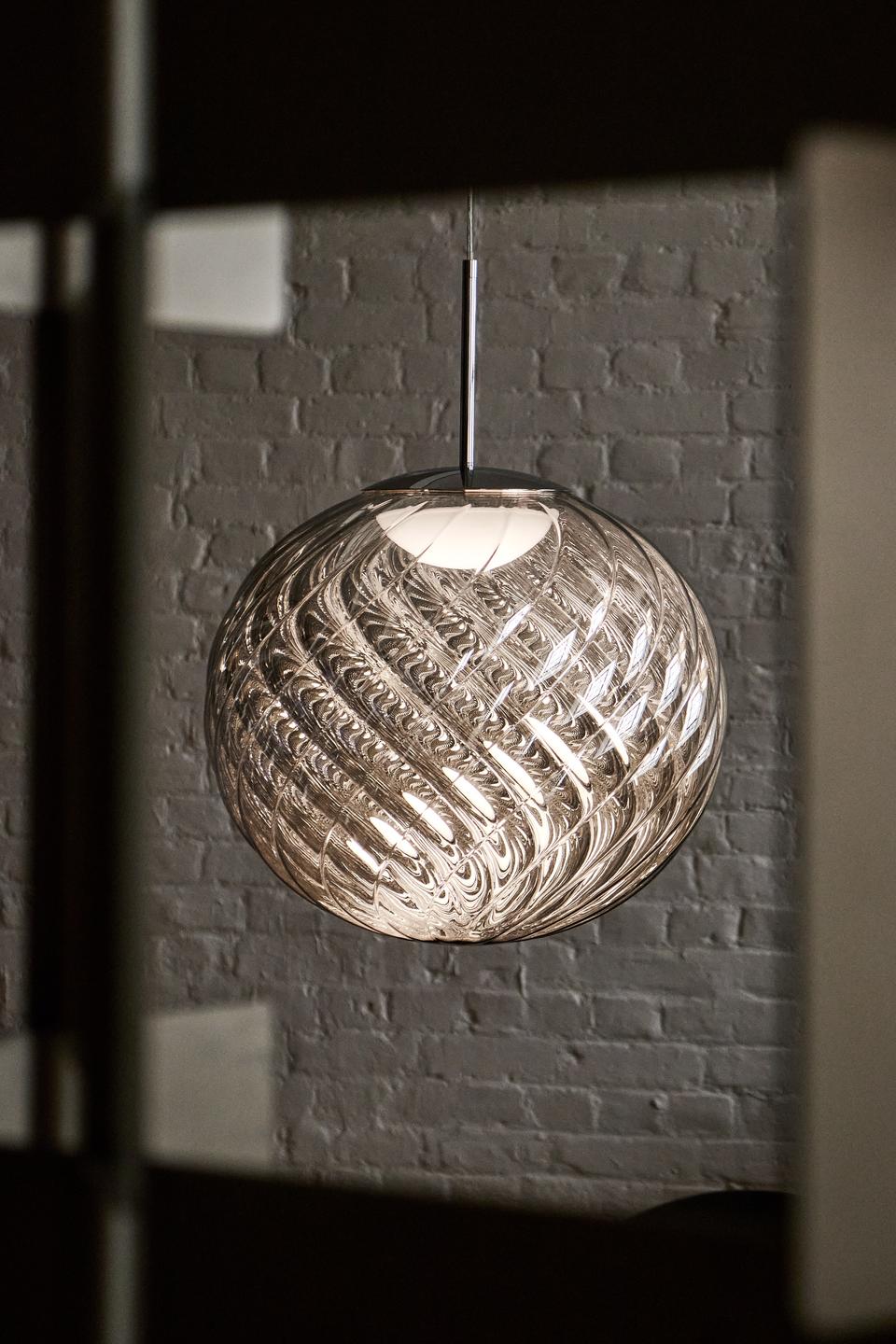 Závesná lampa WHIRL strieborná