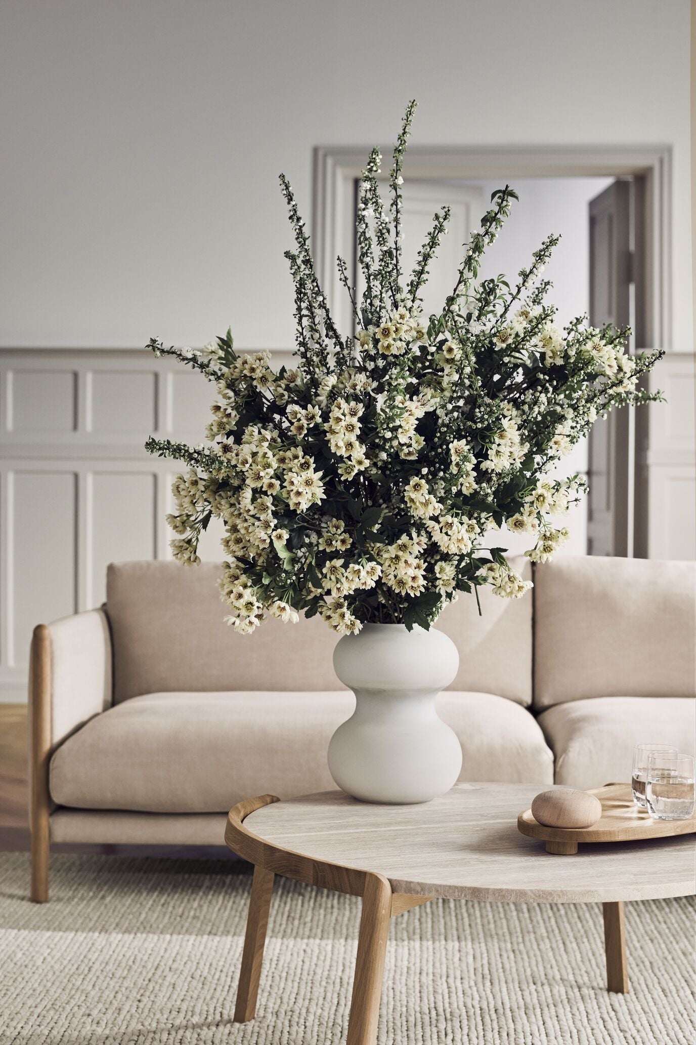 Sofa 3-osobová HAYDEN s dubovou základňou