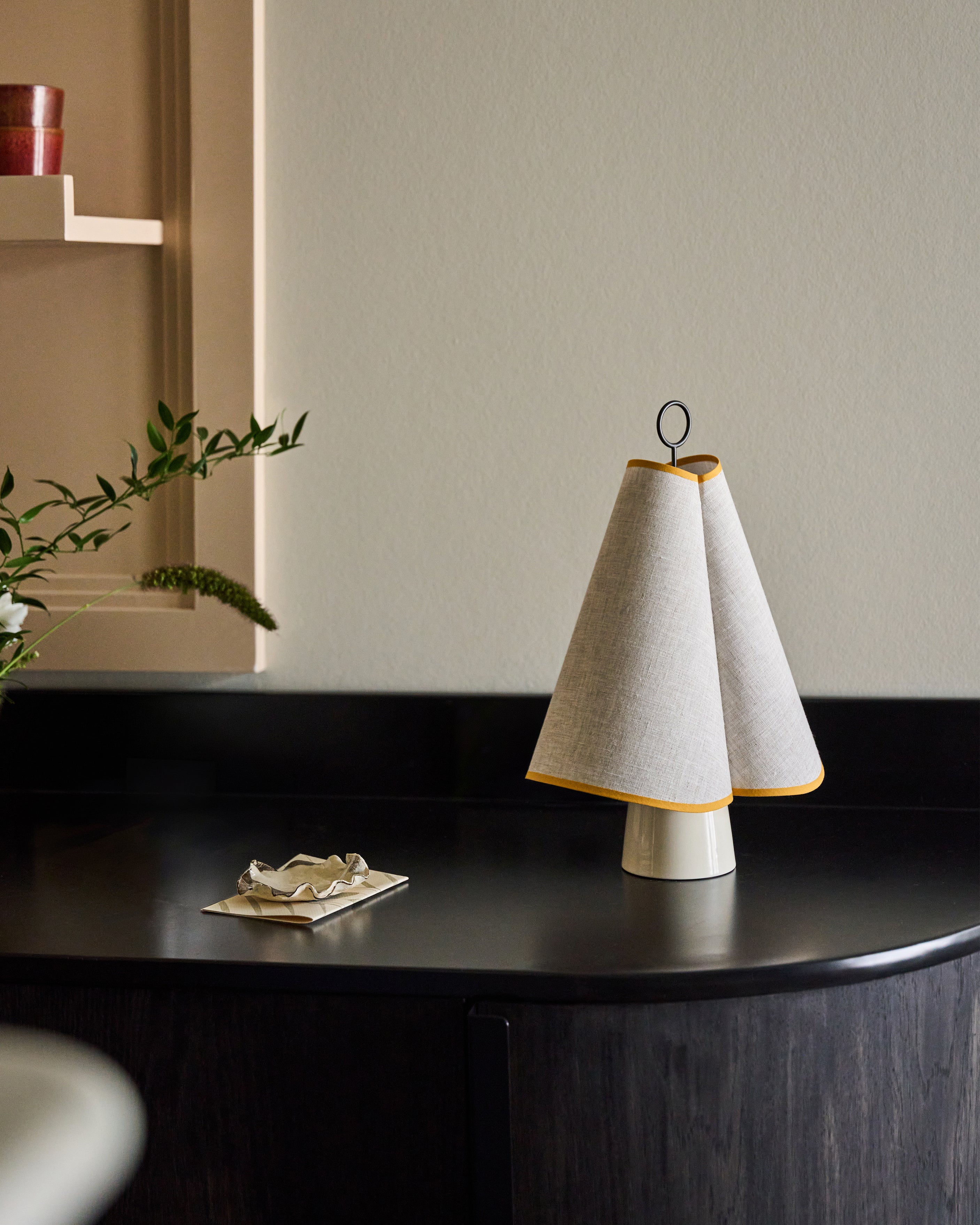 Portable lamp HORNBÆK white with yellow finish