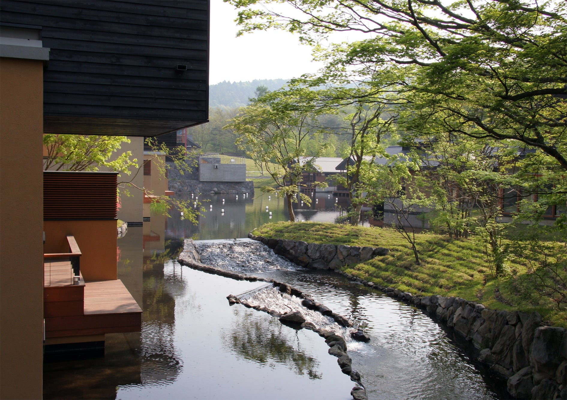 Závesná lampa PH LOUVRE biela