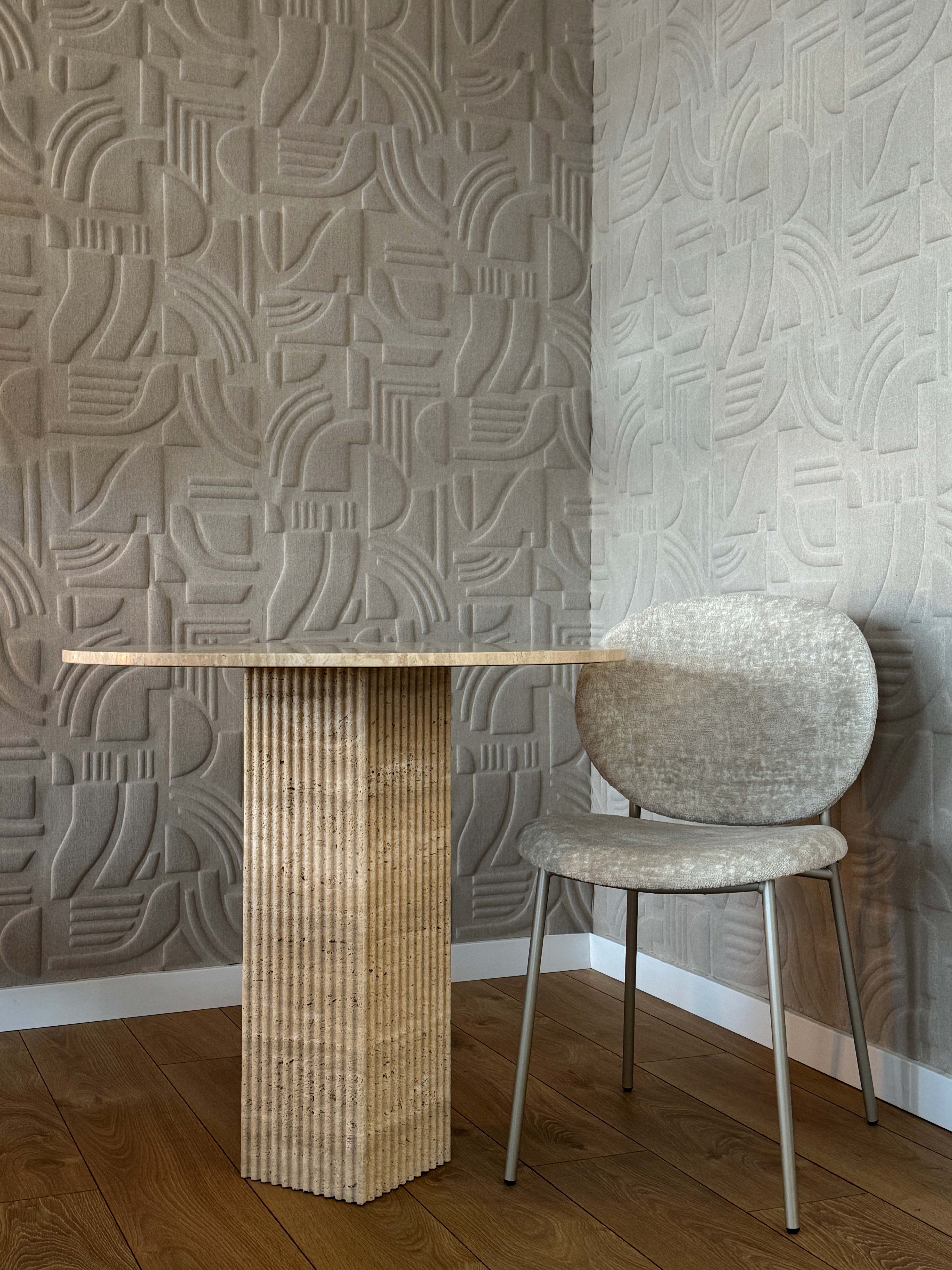 Stolička INÈS béžová s hnedým podstavcom