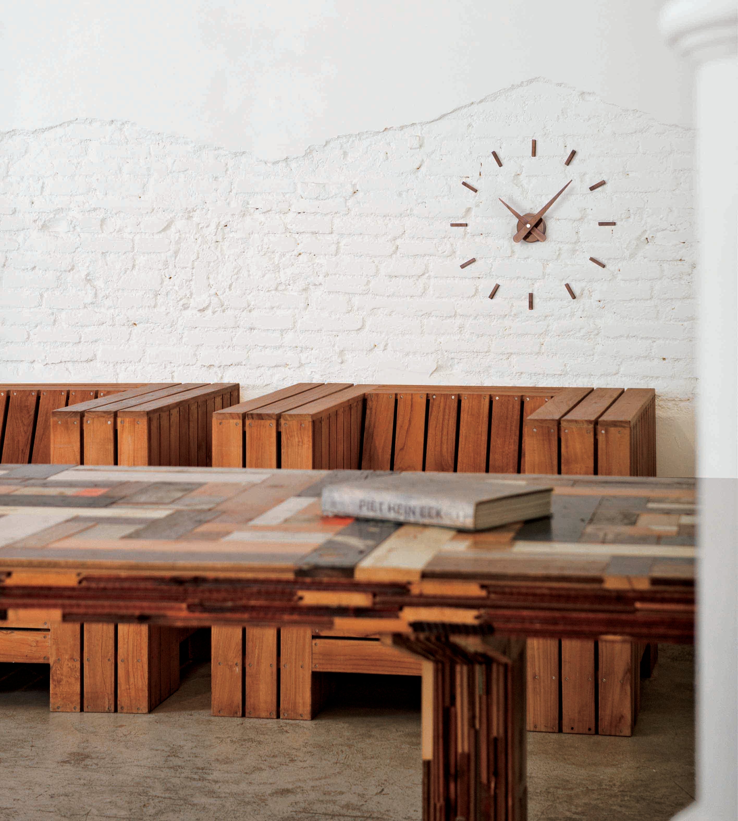 Nástenné hodiny SUNSET orechové drevo