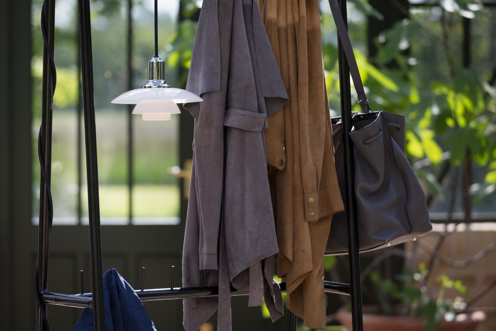 Závesná lampa PH 2/1 biela s chrómovým povrchom