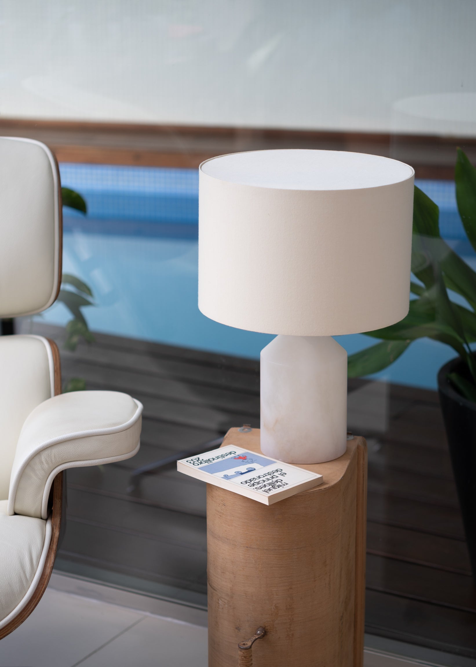 Stolná lampa JOSEF biely alabaster