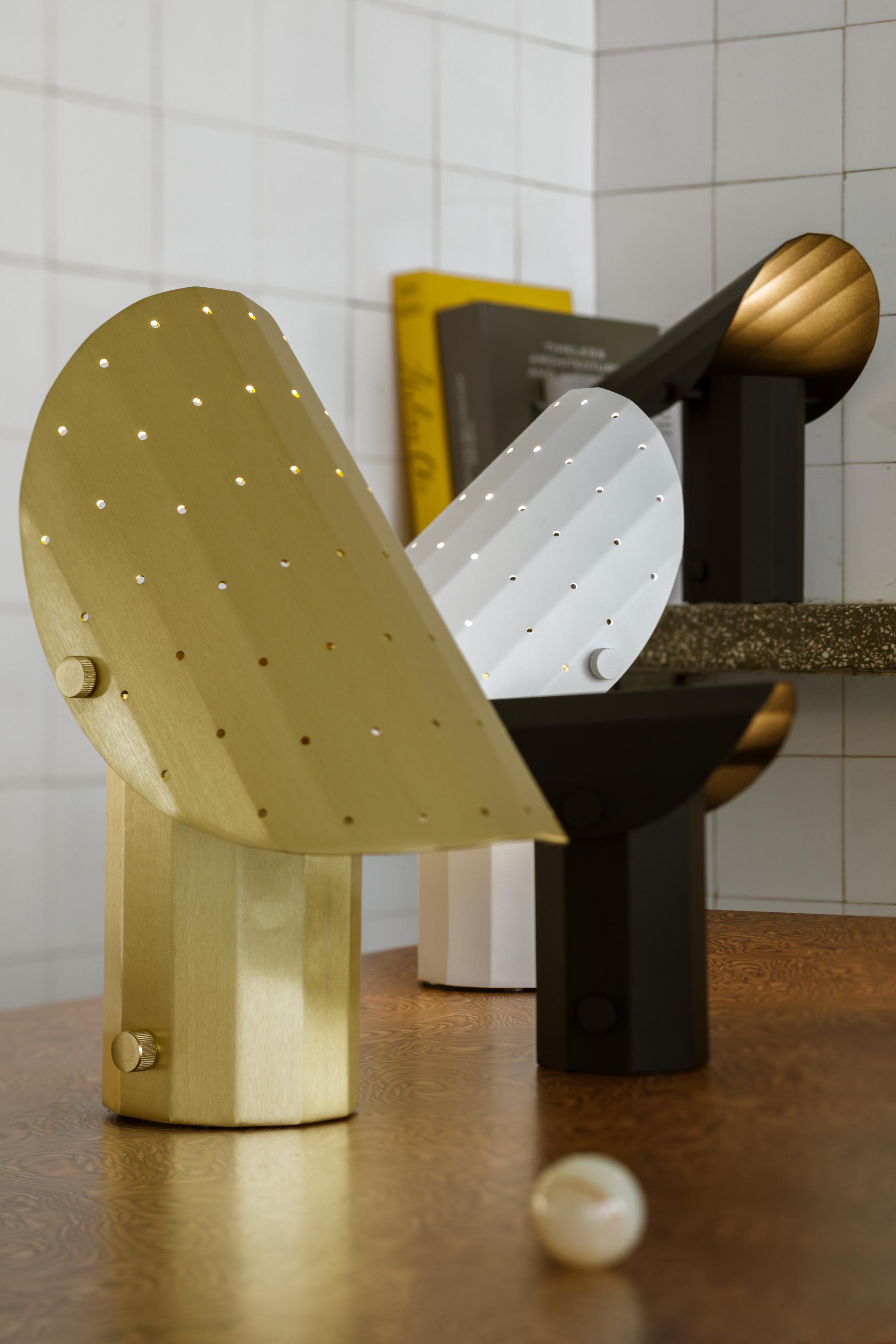 Stolná lampa APOLIN čierna