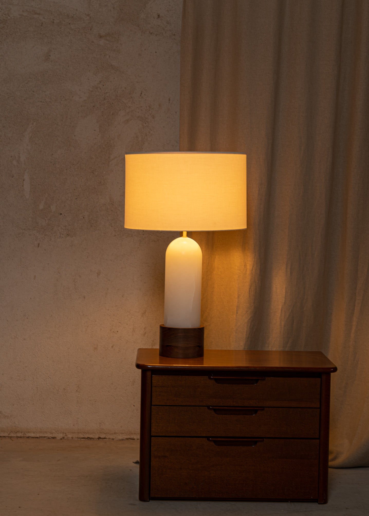 PURA KELO Table Lamp White Alabaster