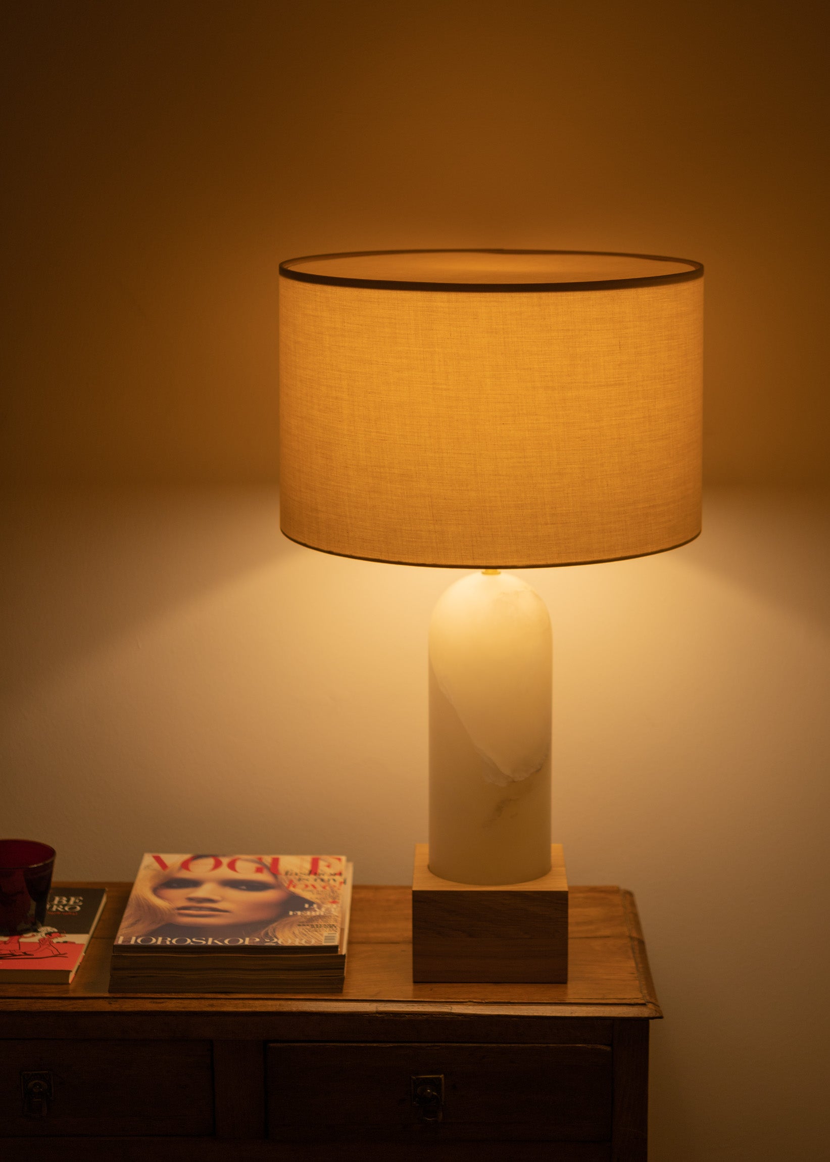 PURA KELO Table Lamp White Alabaster