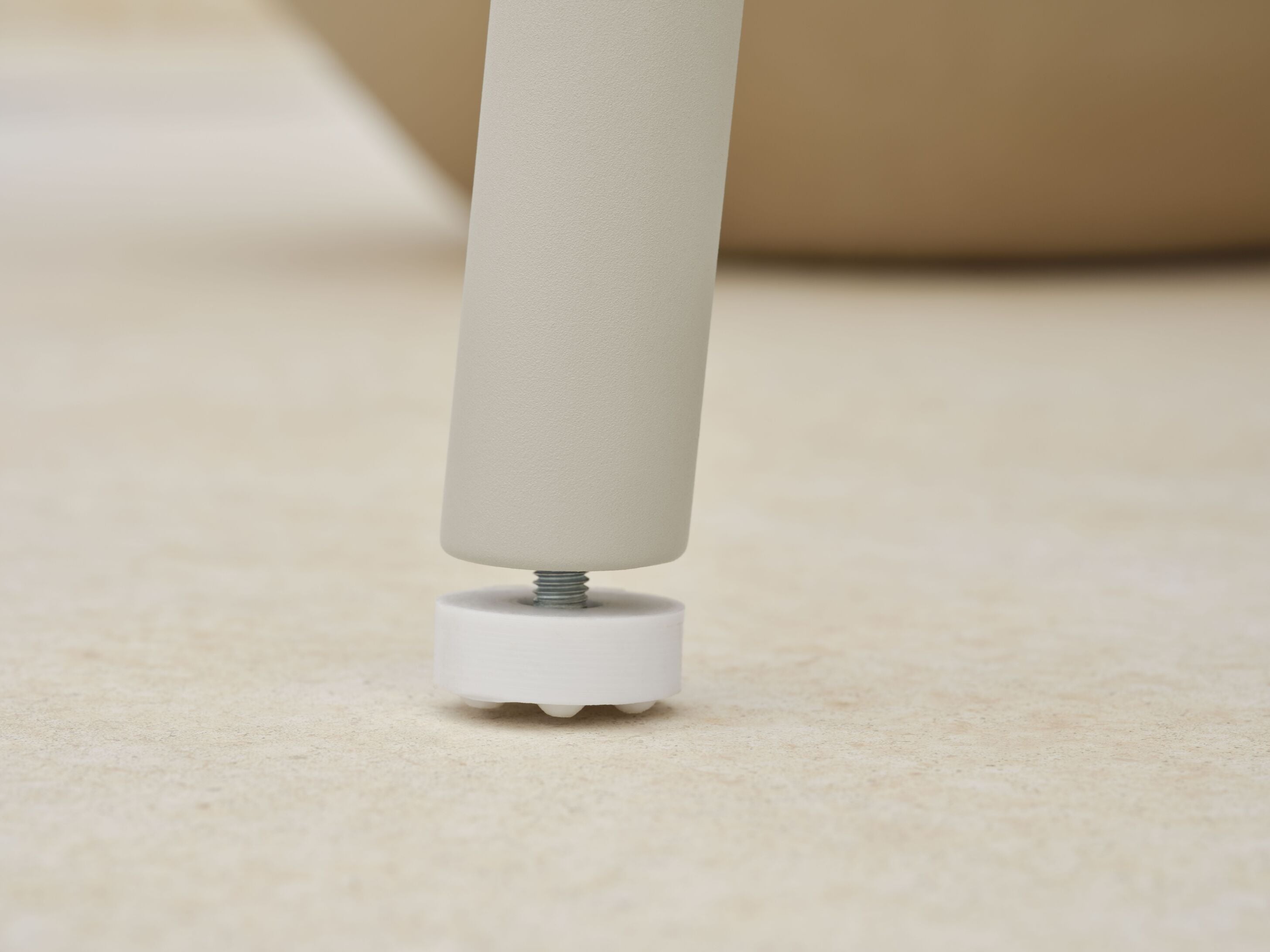 Záhradný stôl KITE drevený so šedou oceľovou základňou