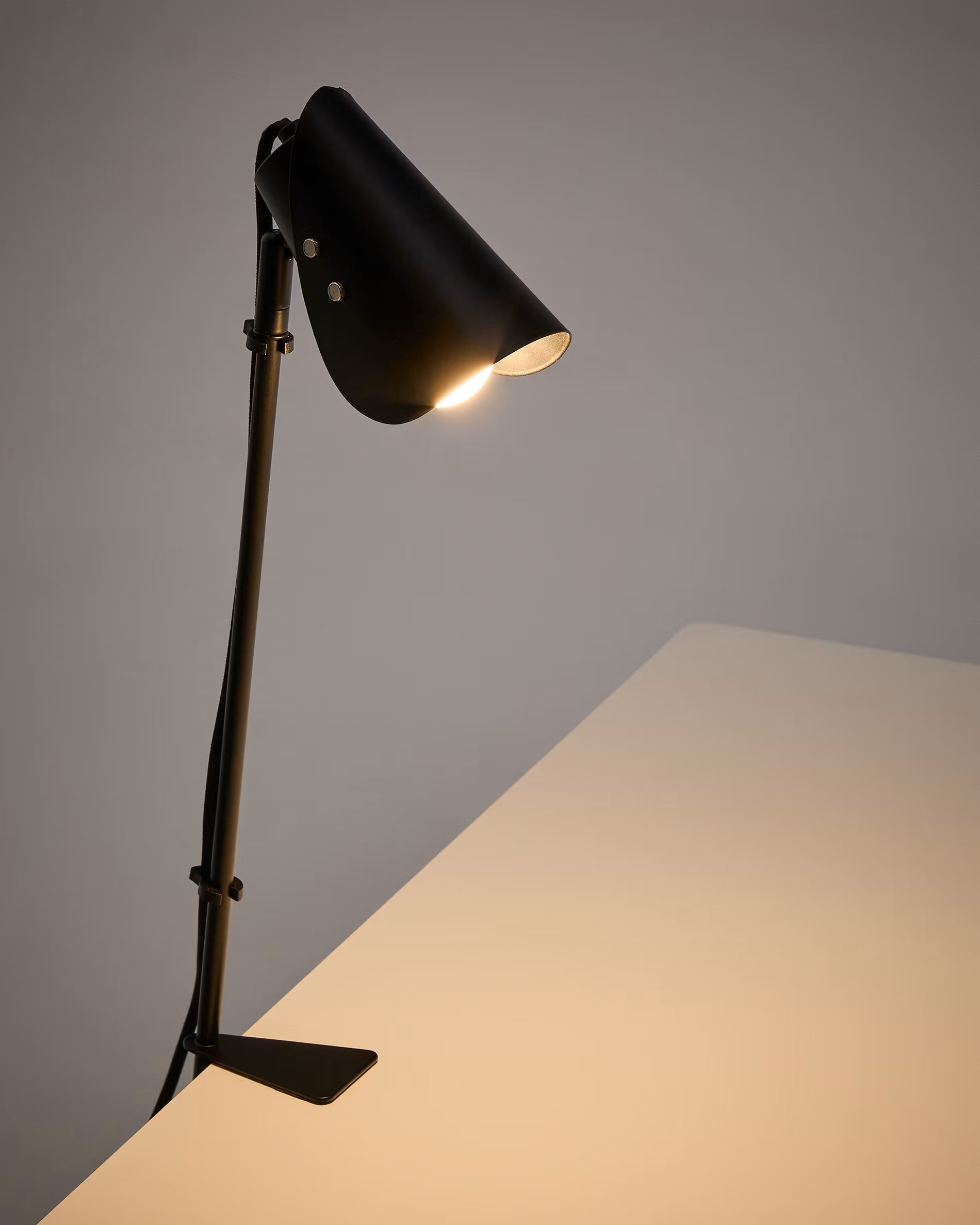 Stolná lampa s klipom JULA čierna