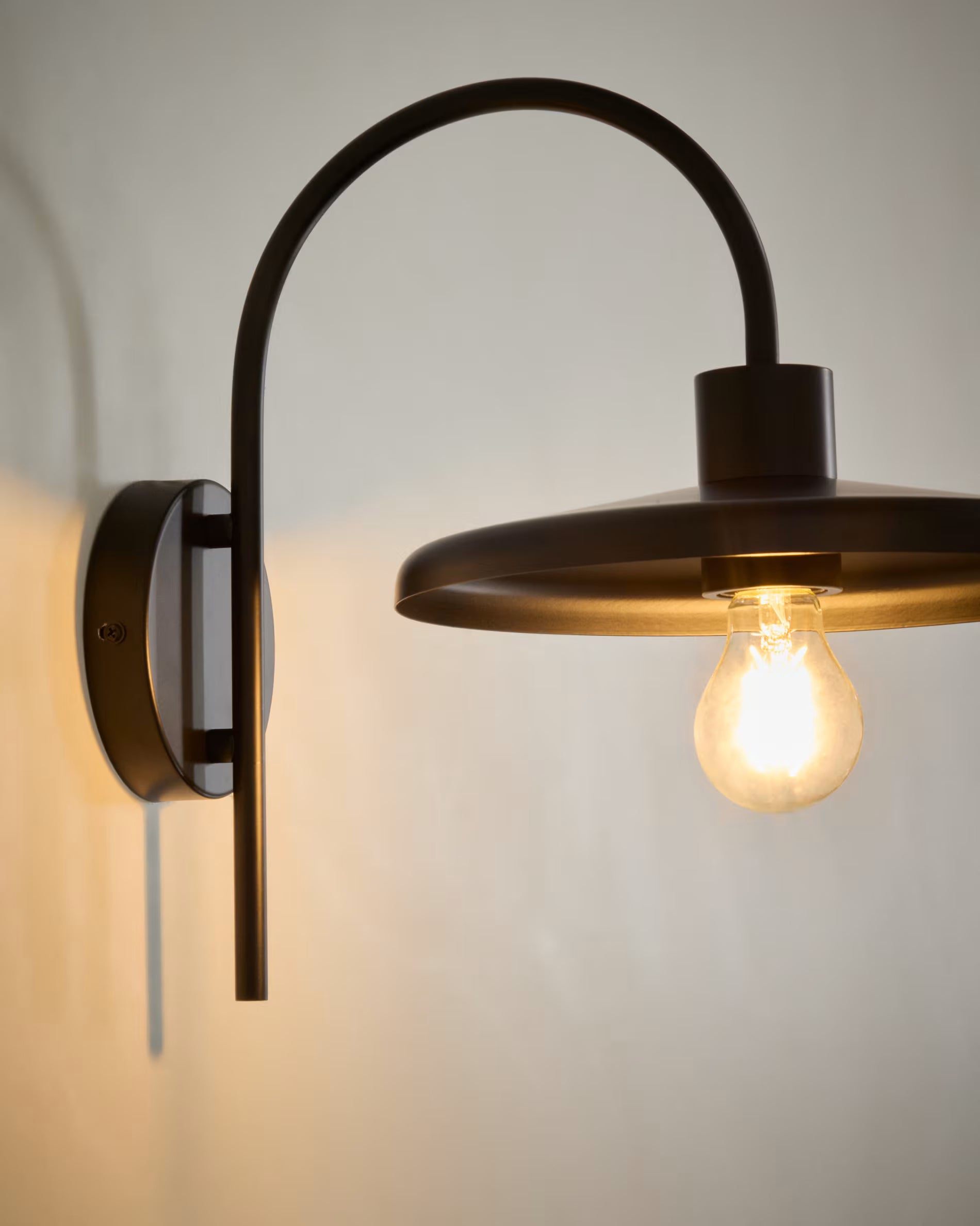 Nástenná lampa NUVIRA čierna