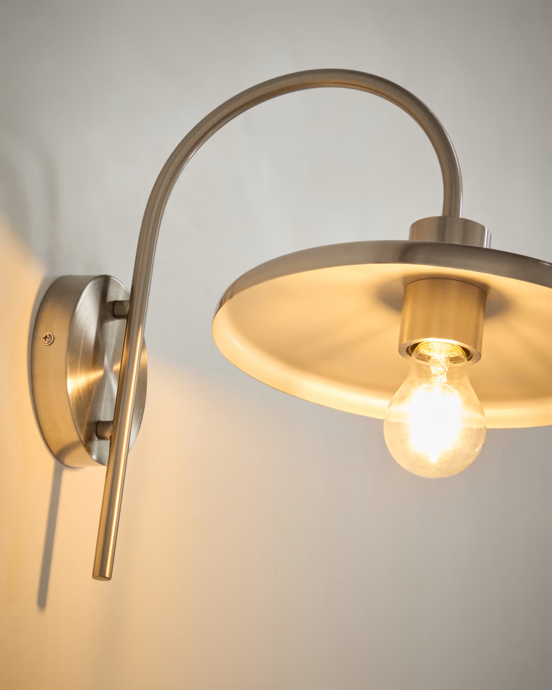 Nástenná lampa NUVIRA strieborná