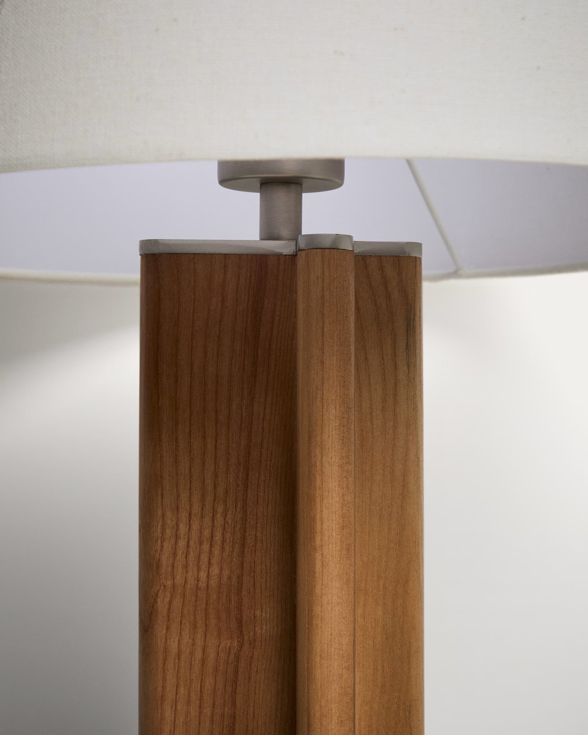 NIANI Table Lamp in Gray with Wooden Base