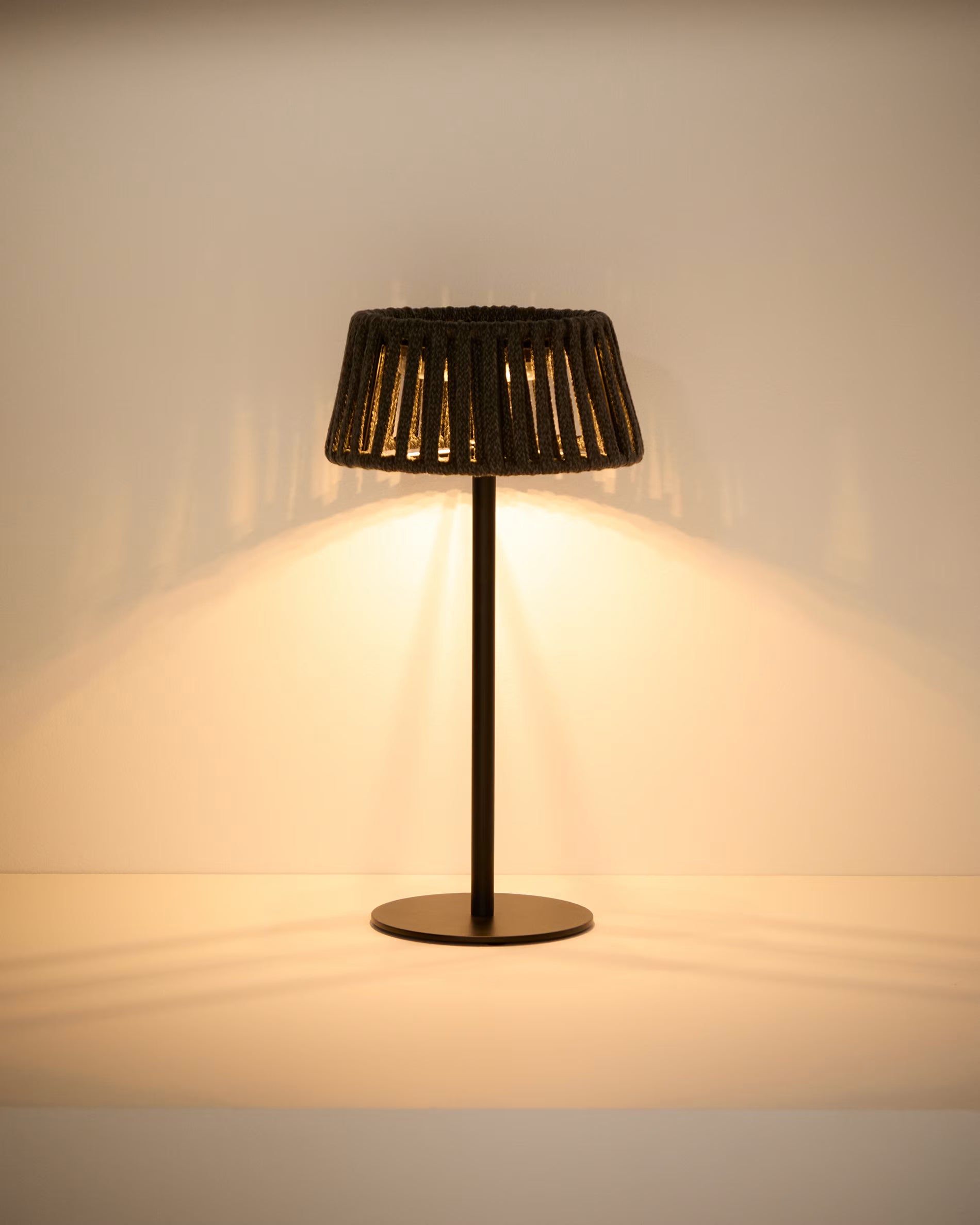 Solárna záhradná lampa ALDET čierna