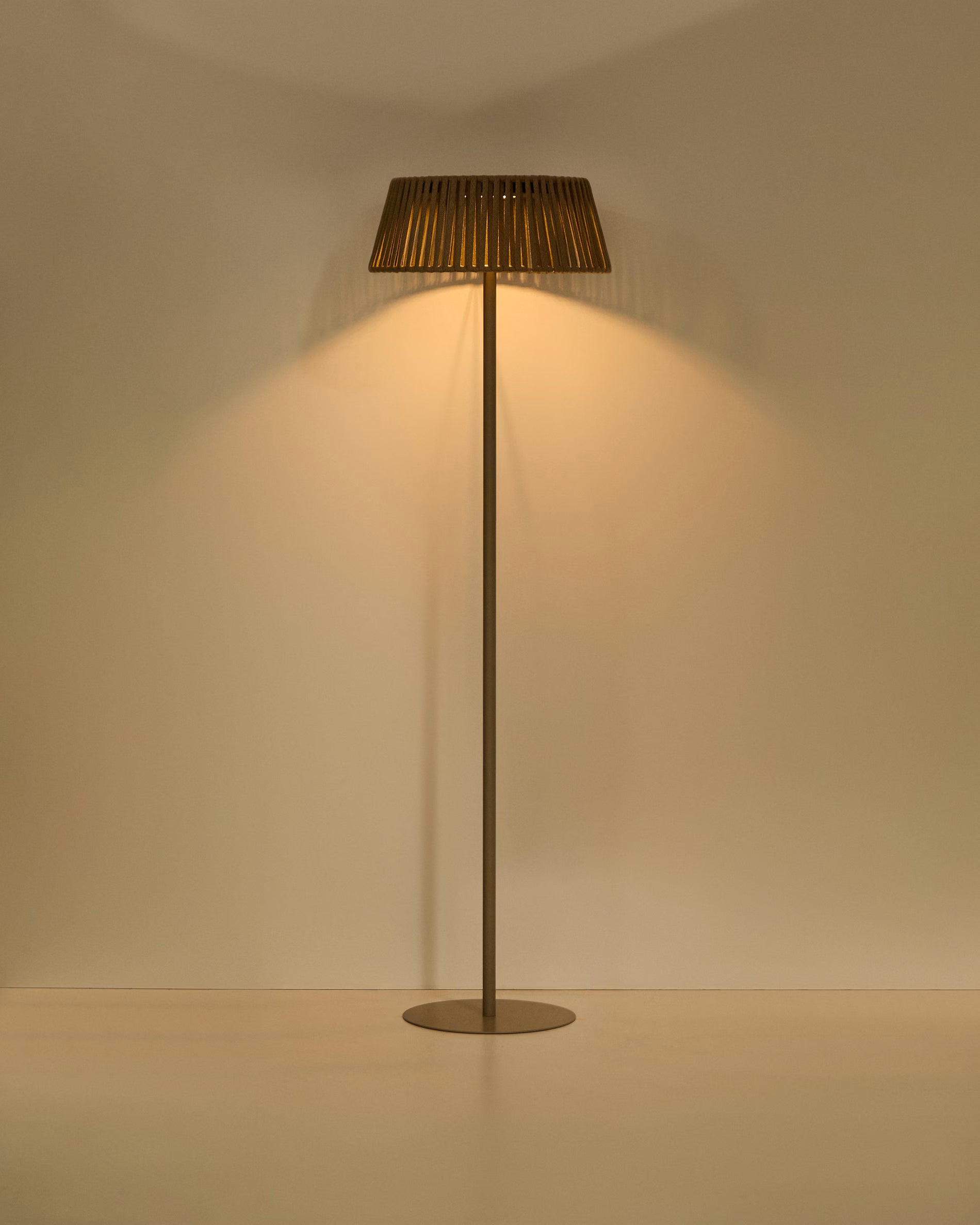 Solárna podlahová lampa do záhrady ALDET béžová