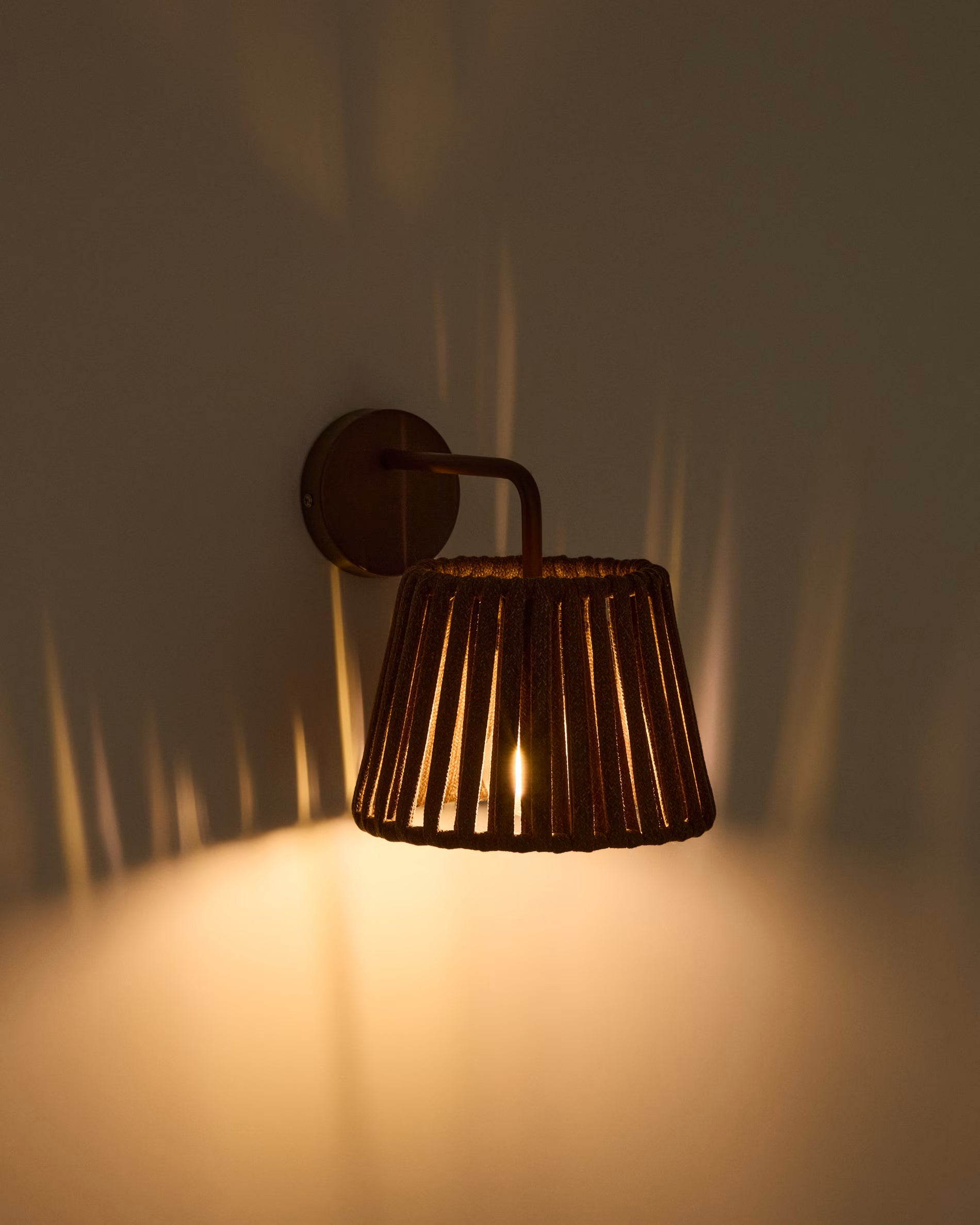 Solárna nástenná záhradná lampa ALDET hnedá