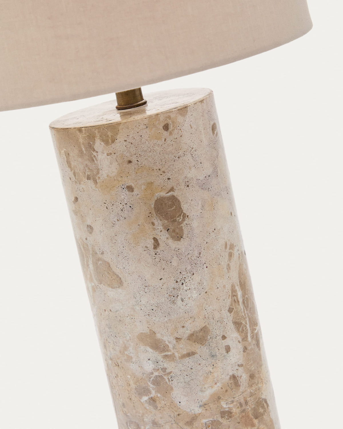 Lampa stołowa RAZE beżowy marmur z lnianym kloszem – ujęcie 4
