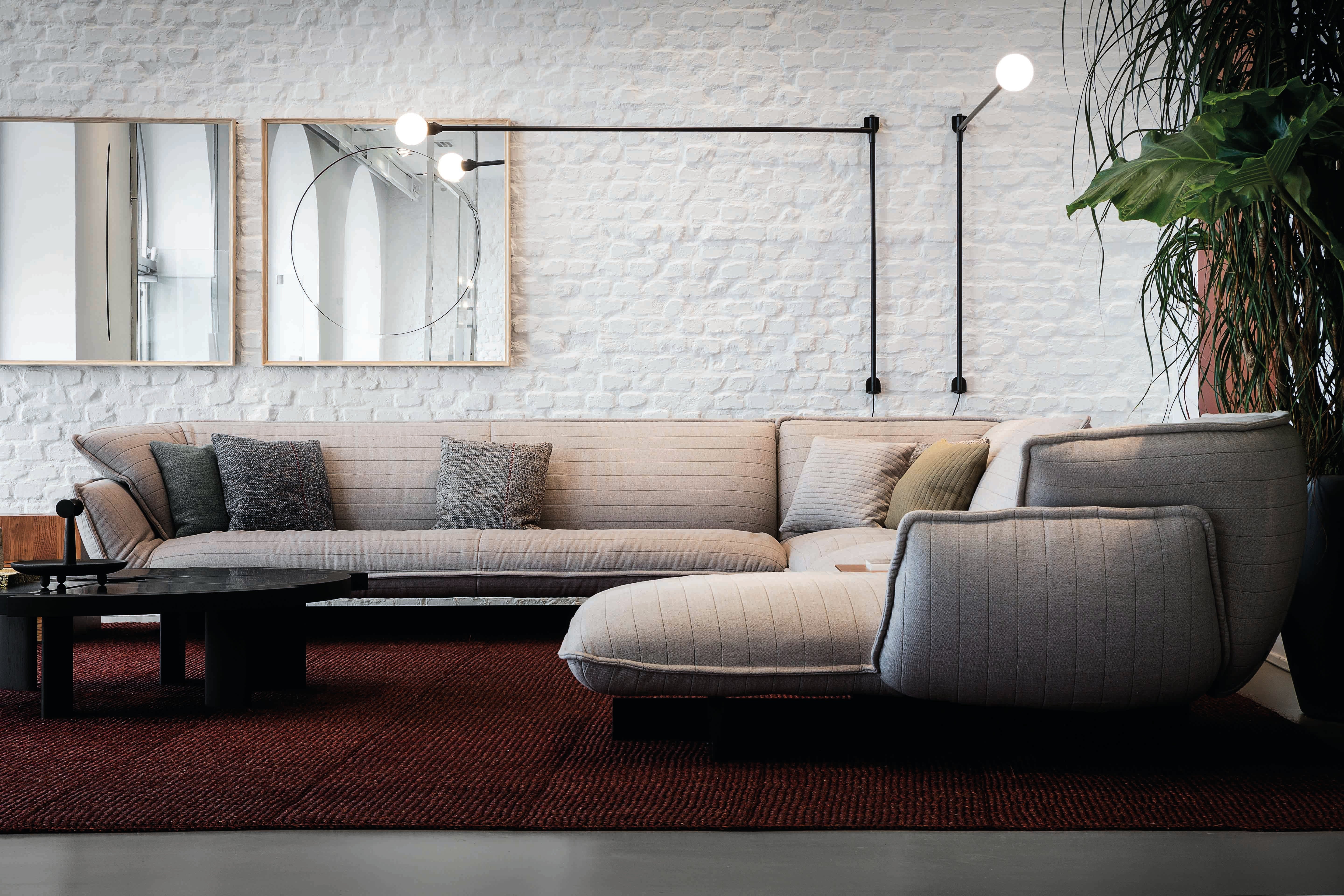 Nástenná lampa s ramenom POTENCE PIVOTANTE čierna