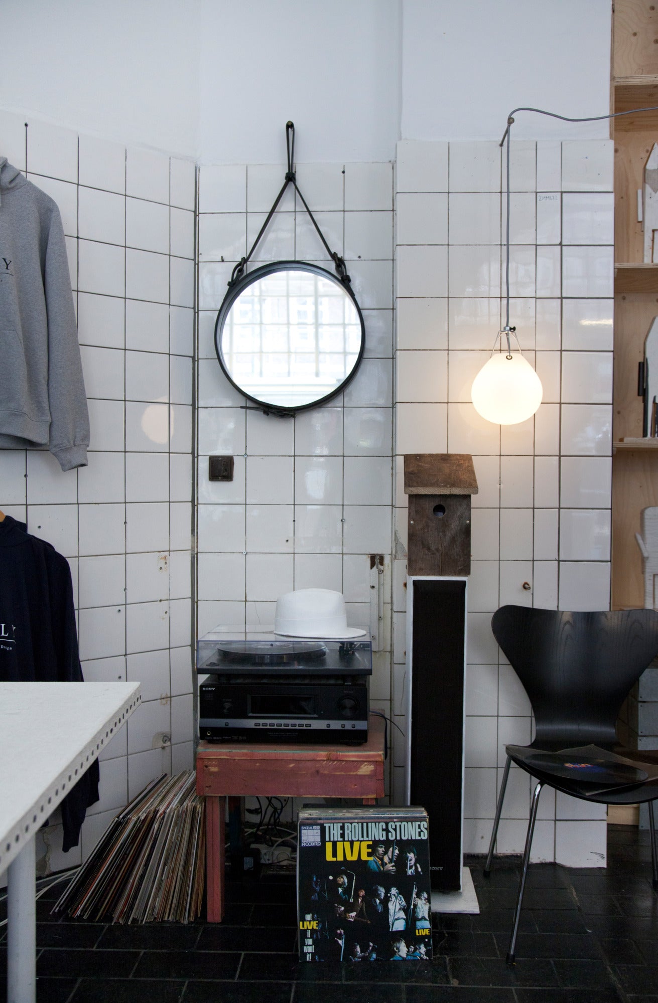 MOSER white pendant lamp