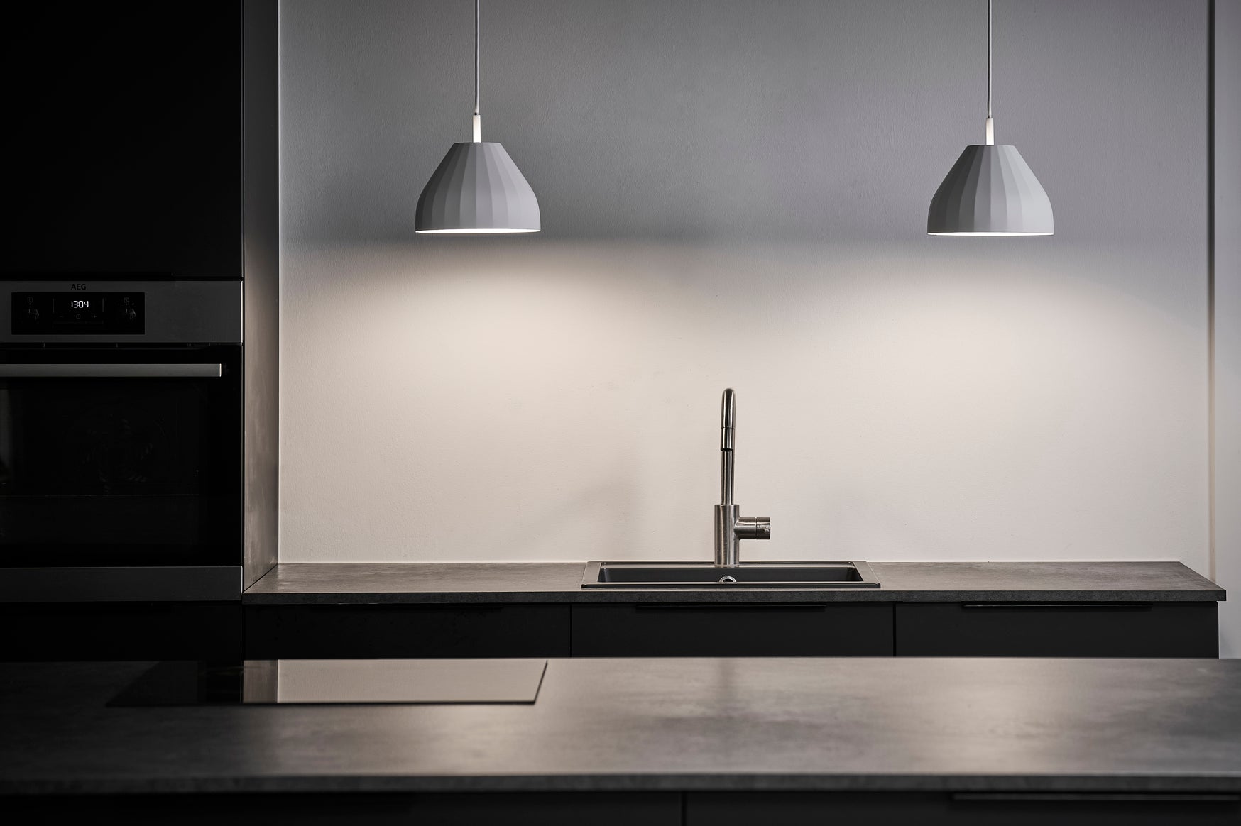 Závesná lampa MODEL 140 FACET biela