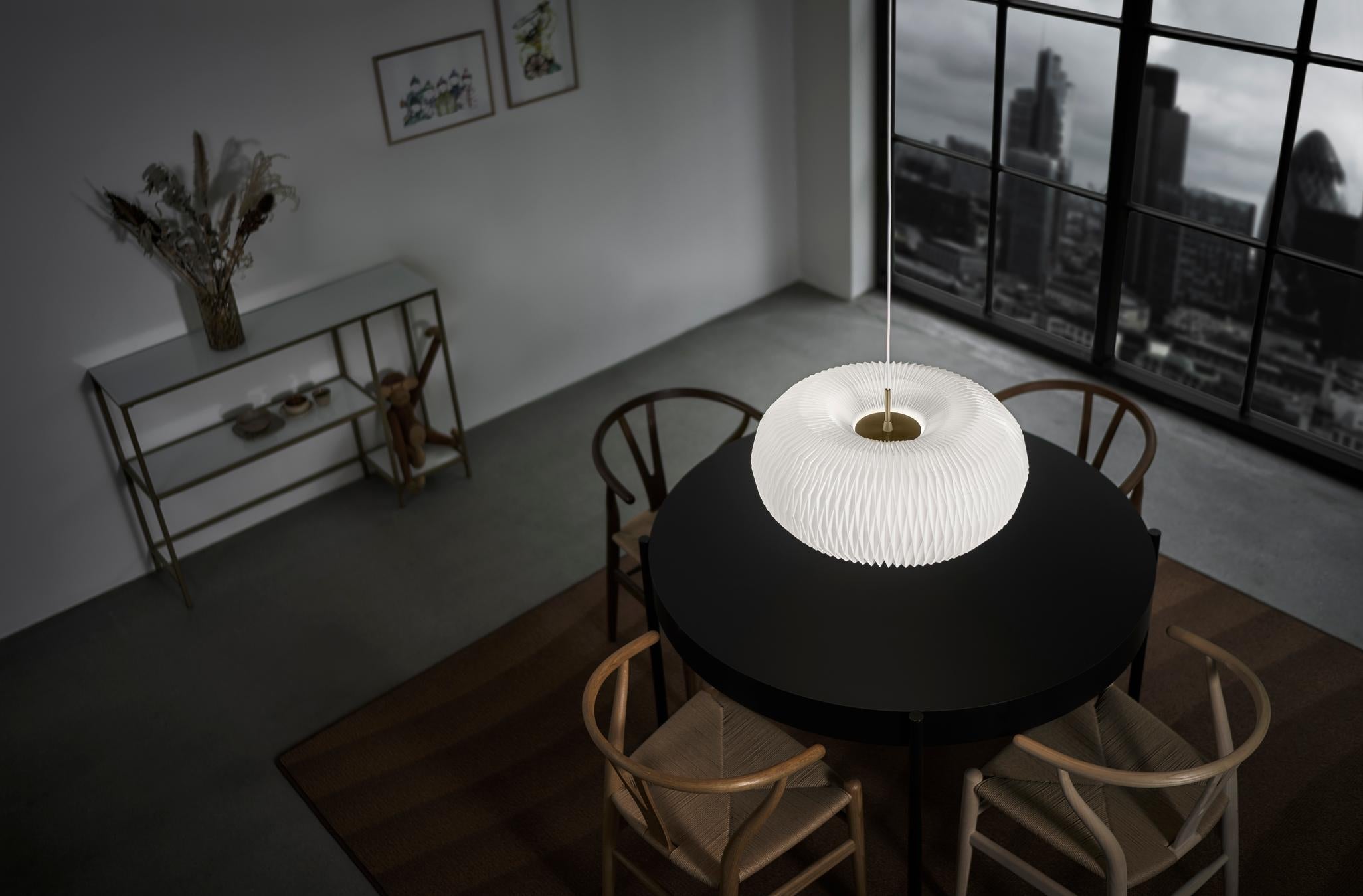 Závesná lampa MODEL 195 DONUT biela so strieborným