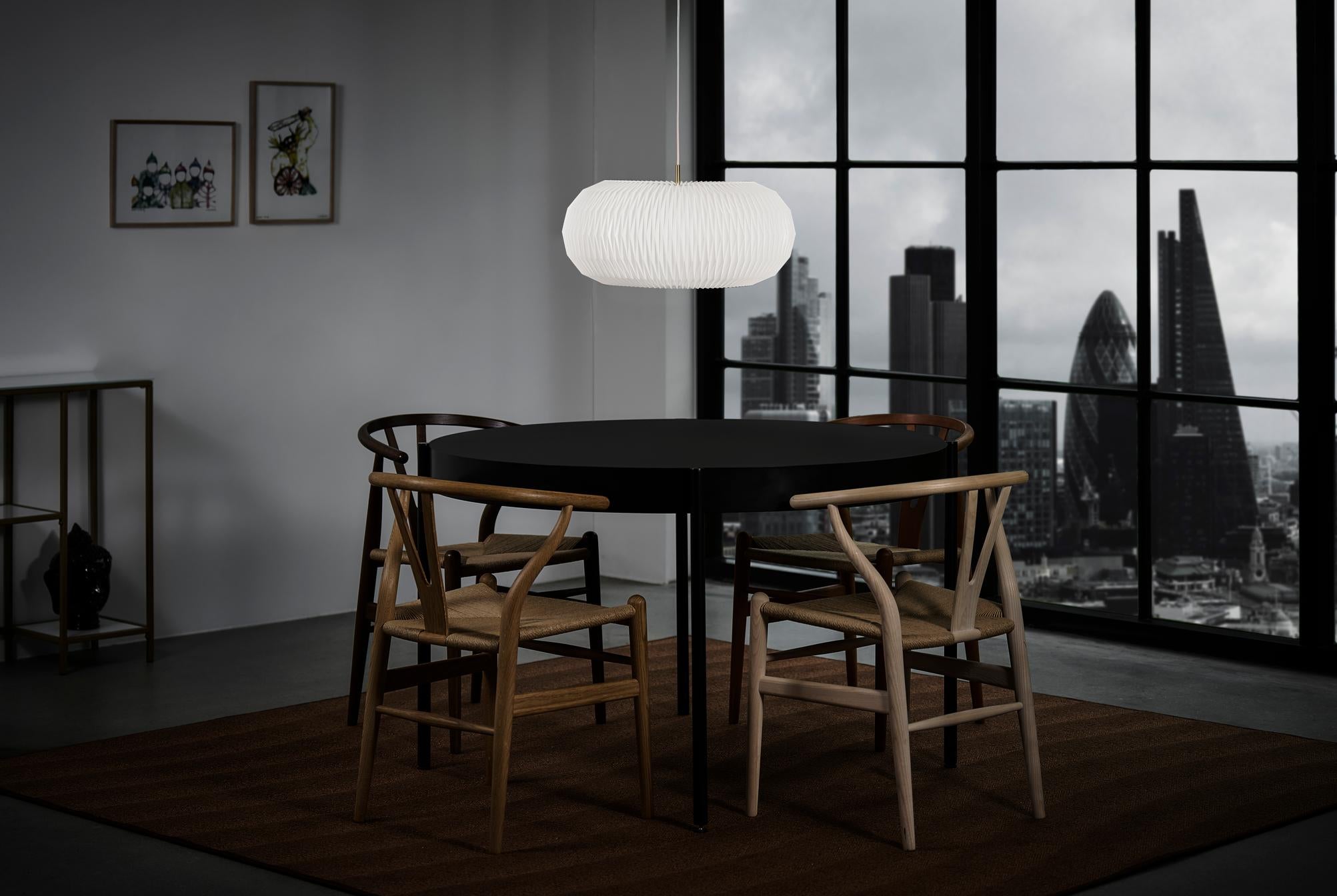 Závesná lampa MODEL 195 DONUT biela so zlatou