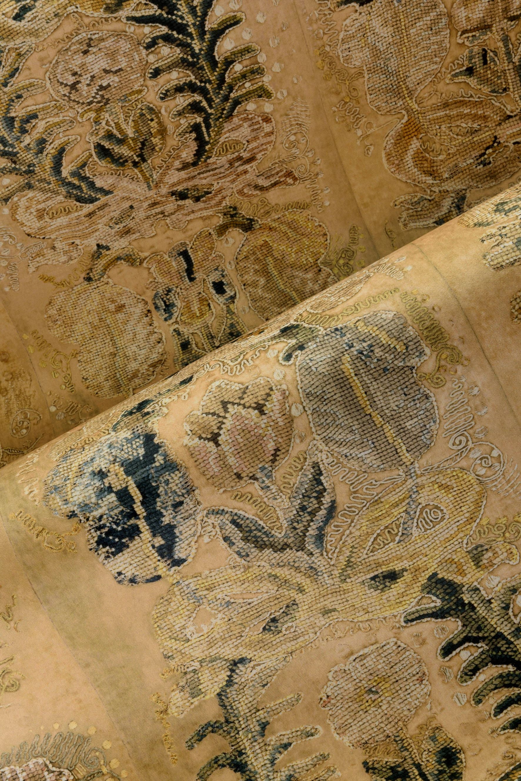 Textilná tapeta s rastlinným motívom ORNAMENT béžová