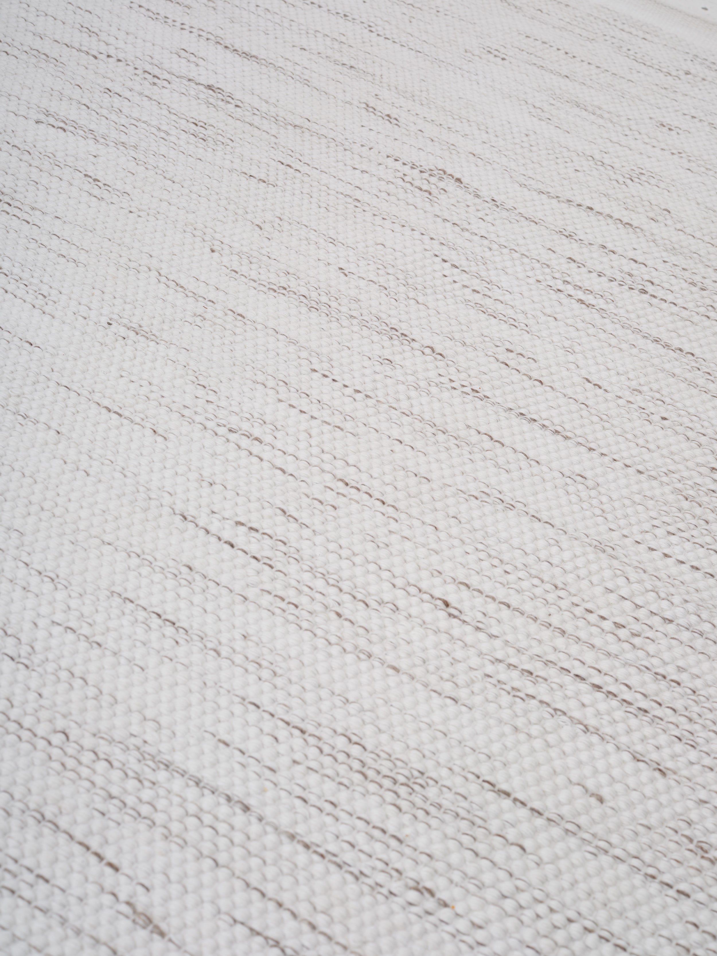 ADONIC MIST rug broken white