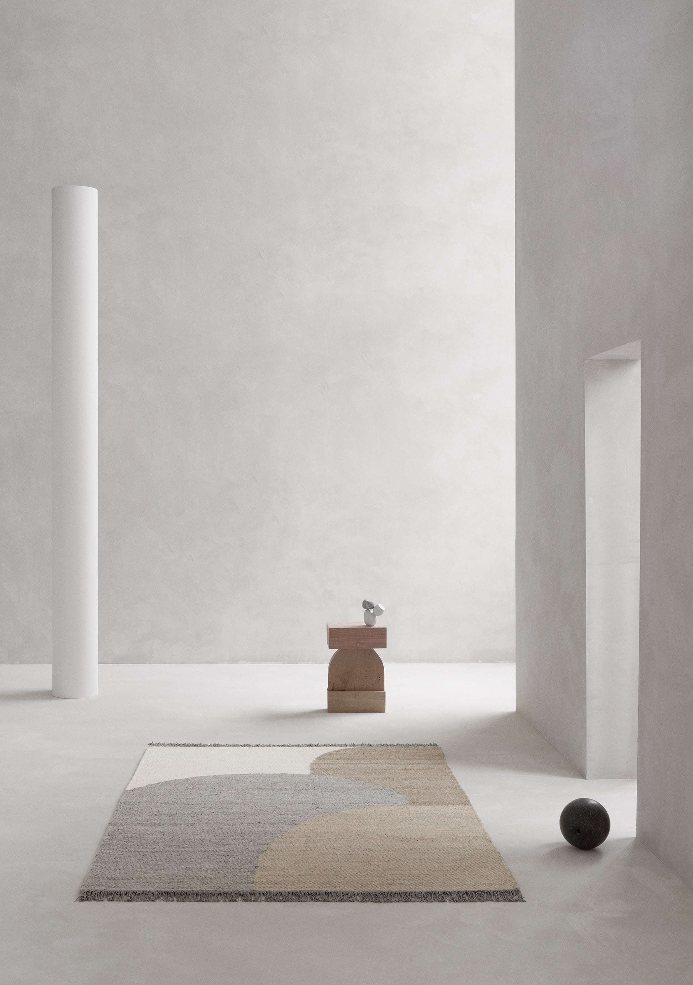 EIK dark gray rug with beige
