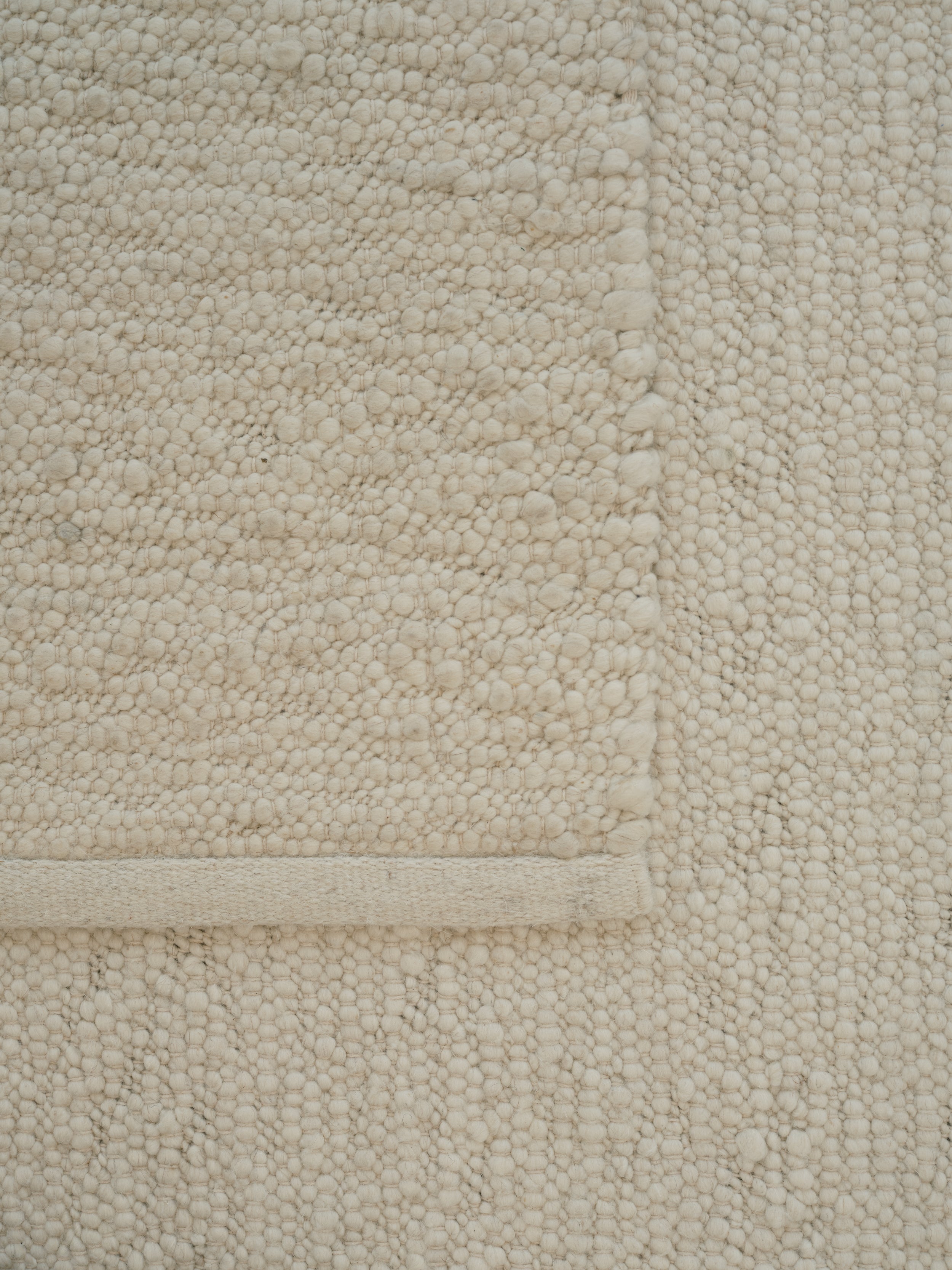 PEBBLED POEM Rug Broken White