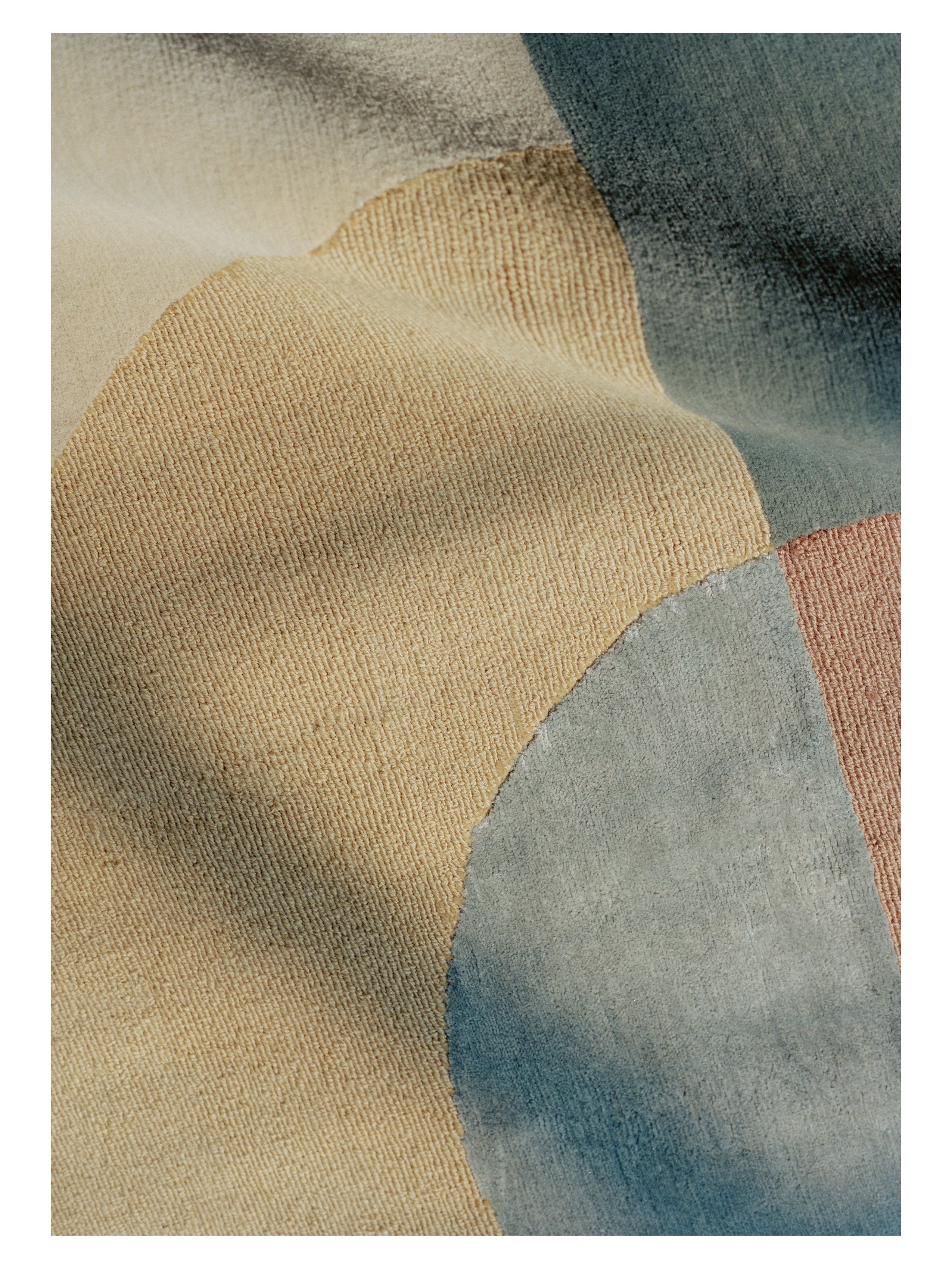 Round rug SERAPHIC SUN yellow with green