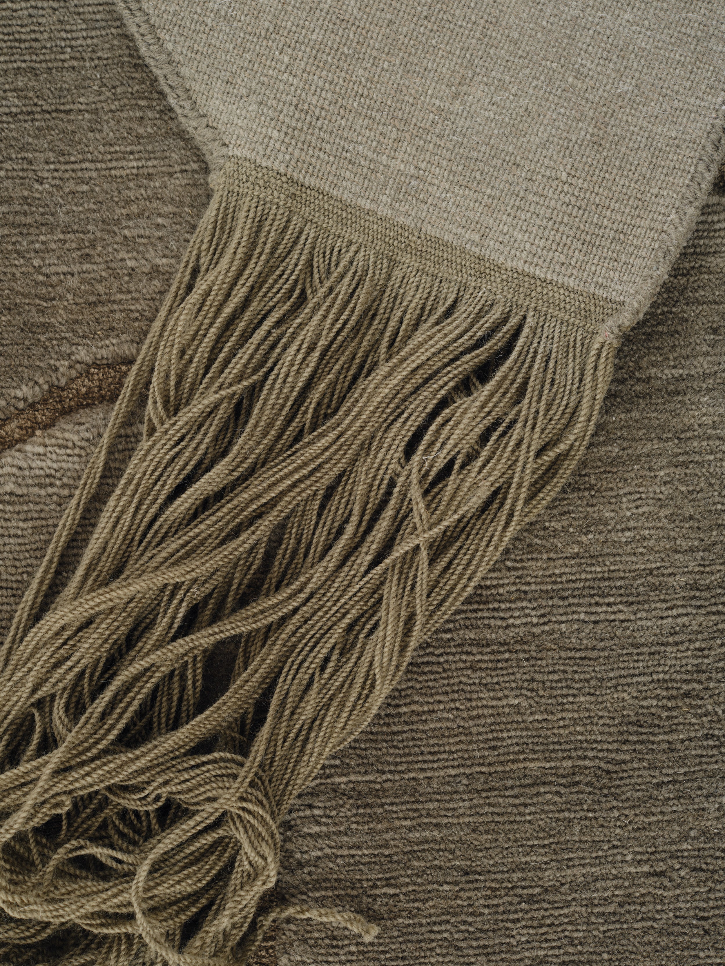 Decorative rug UNMASKED EYE dark green