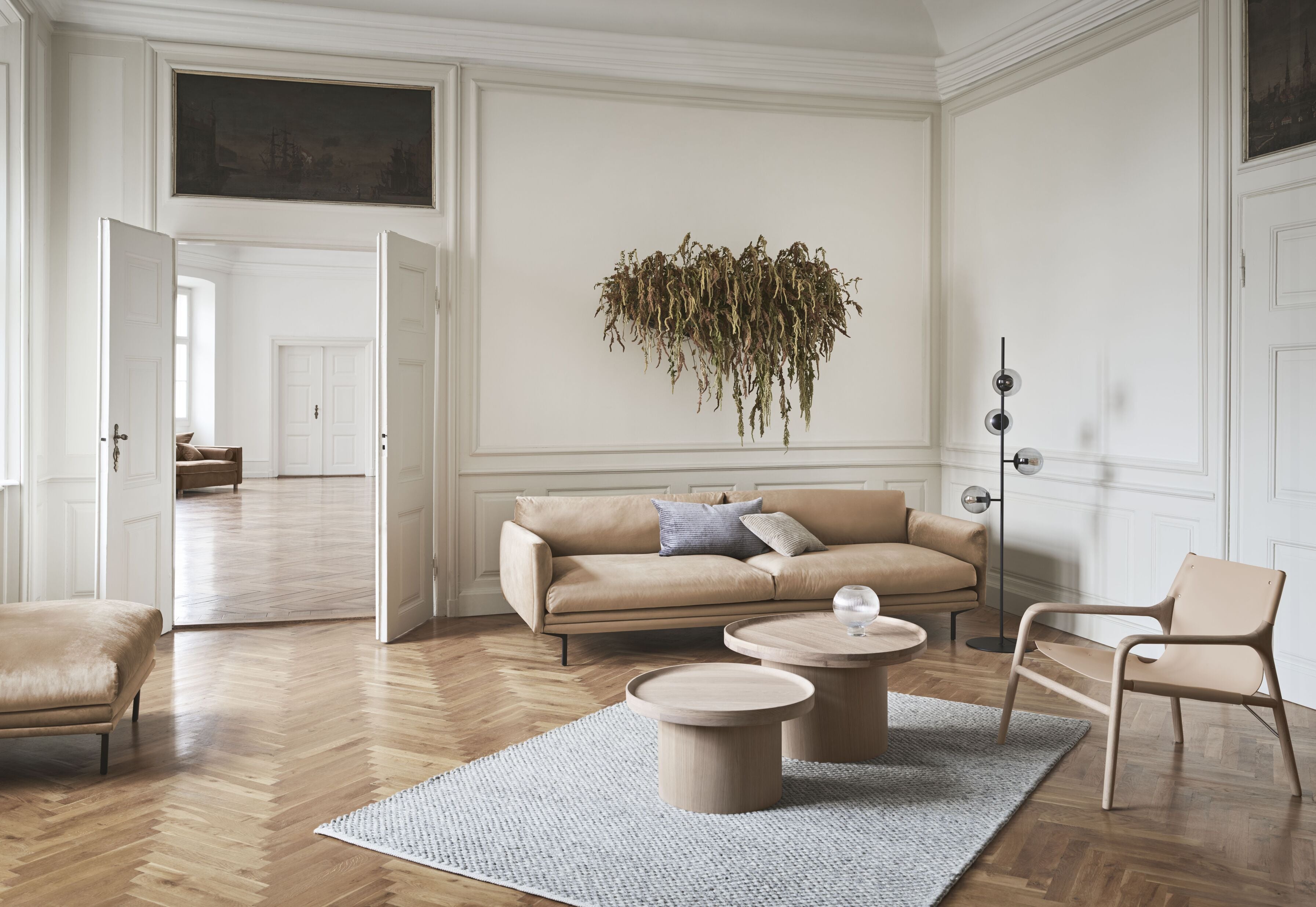 Sofa pre 2 osoby LOMI s kovovým podstavcom