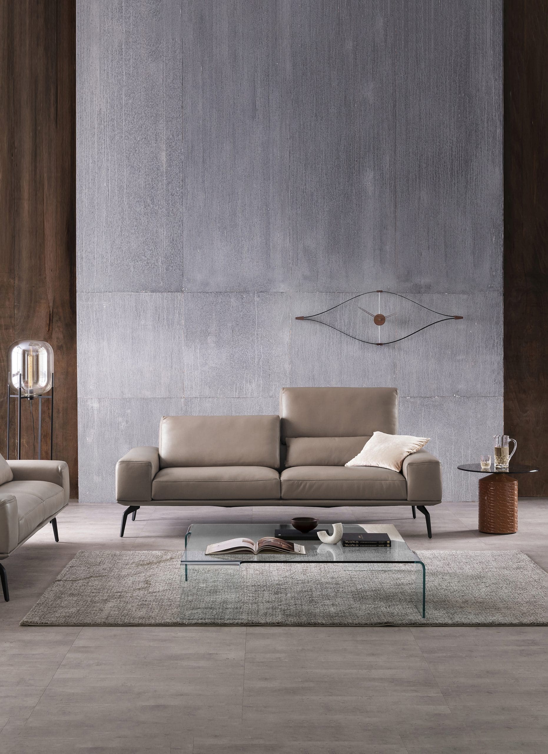 Nástenné hodiny LOOK z orechového dreva s chrómovým a čiernym povrchom