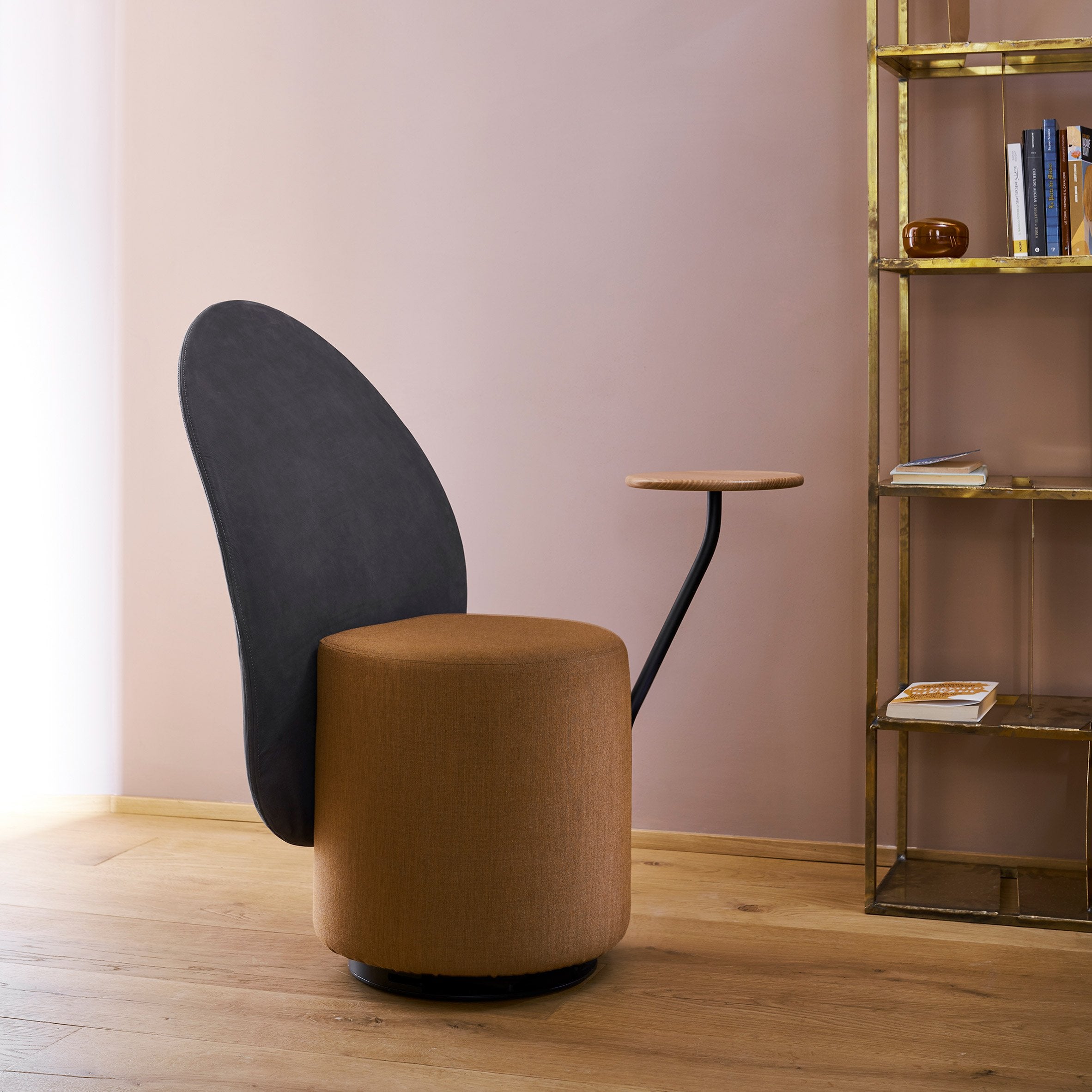 Fotel s stolíkom LOOMI čalúnený