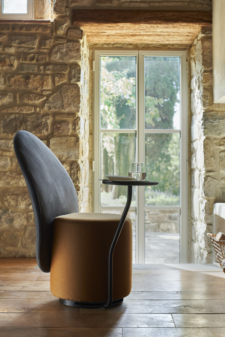 Fotel s stolíkom LOOMI čalúnený