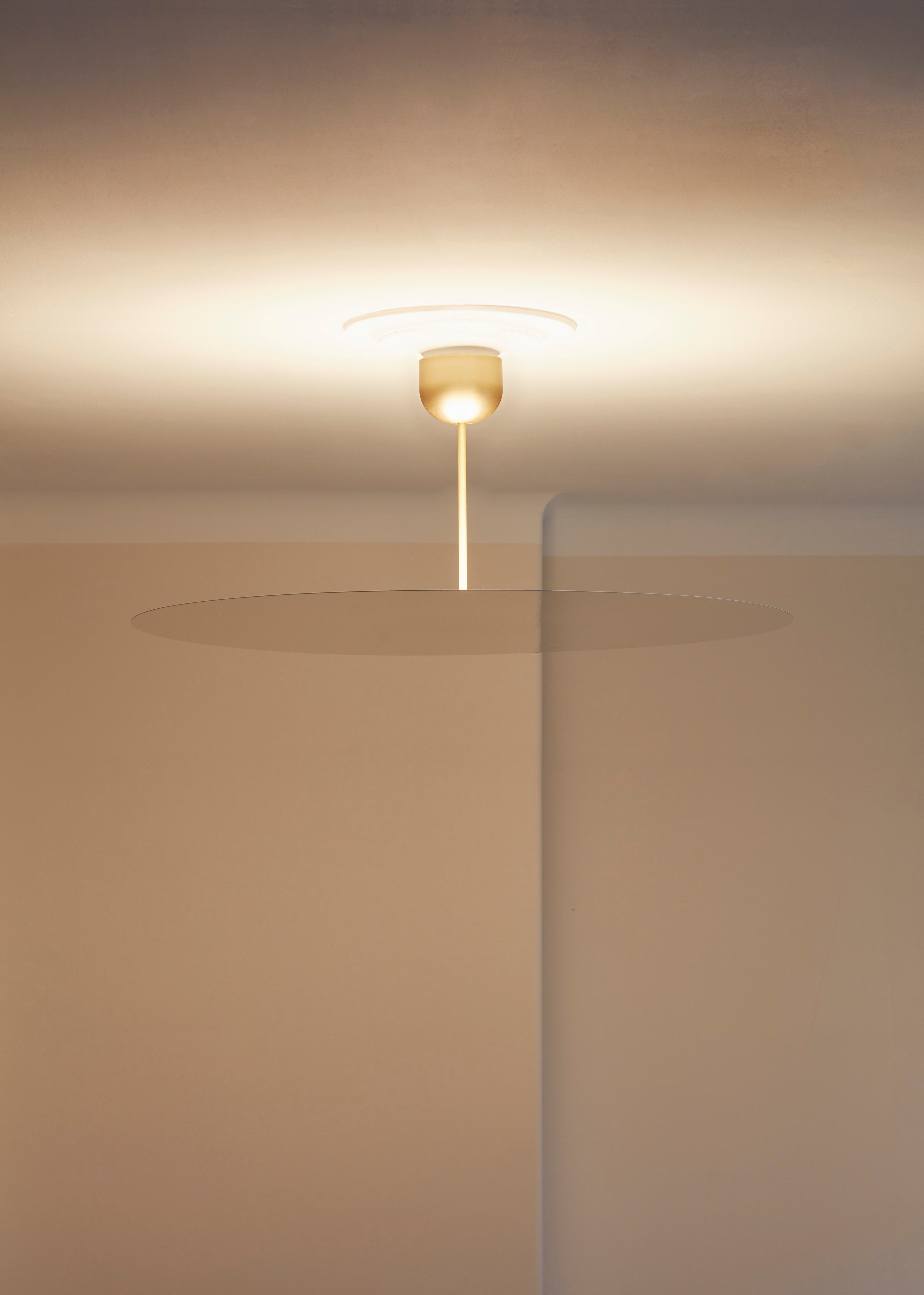 Závesná lampa MILLIMETRO mosadzná s efektom zrkadla