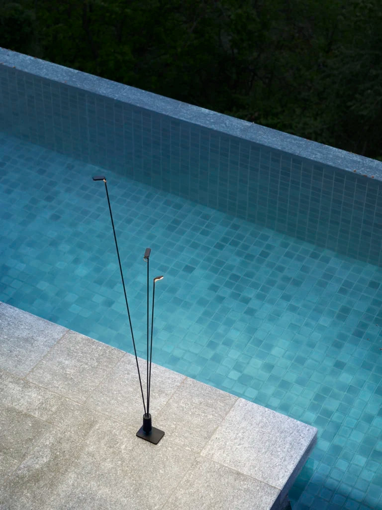 Portable outdoor floor lamp FLIA black